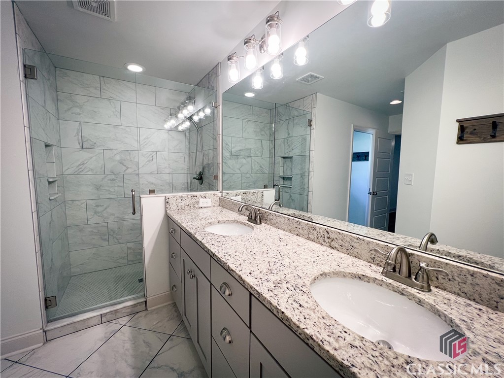 1090 Northwoods Road