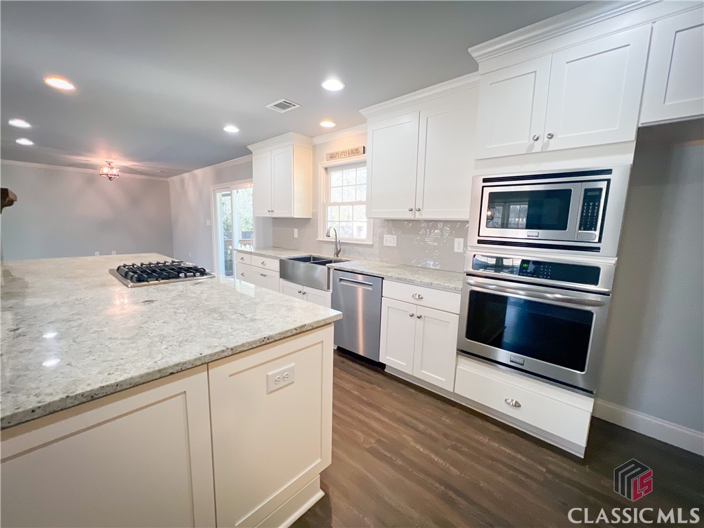 1090 Northwoods Road