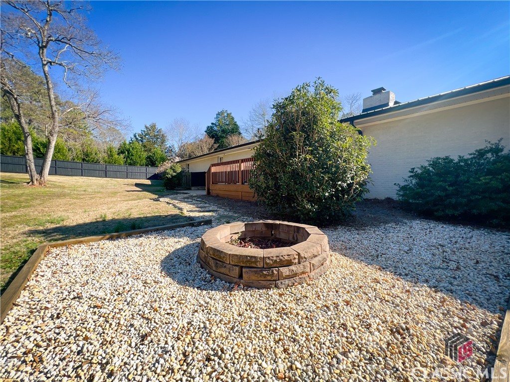 1090 Northwoods Road