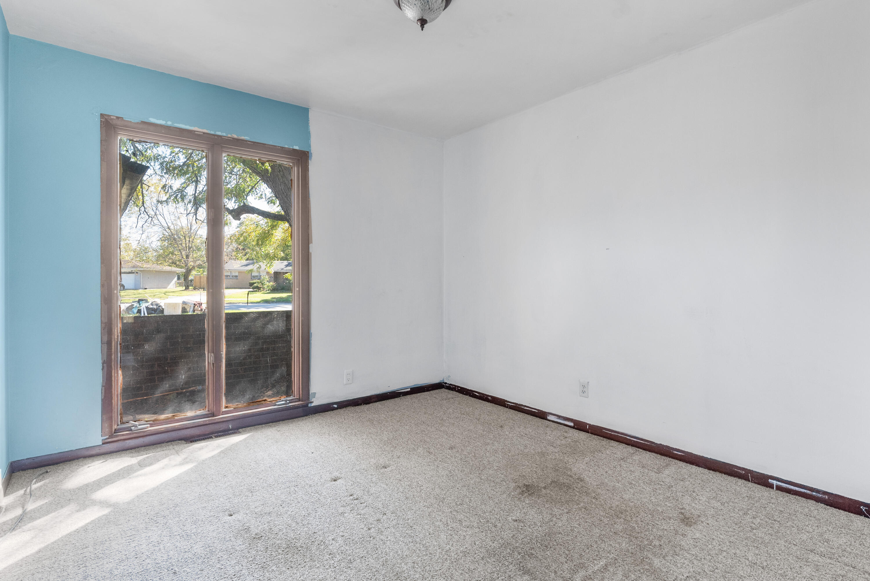 2700 W 60th Drive