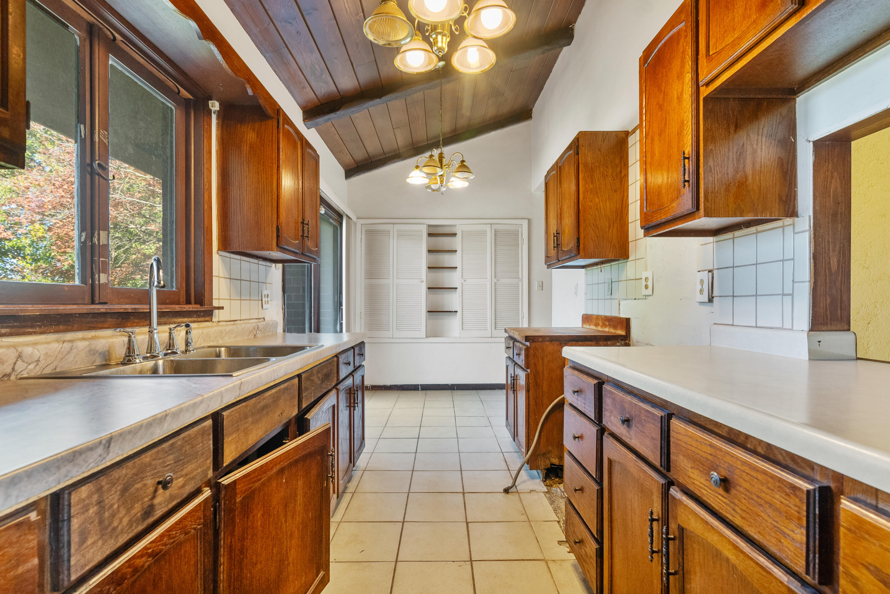 2700 W 60th Drive