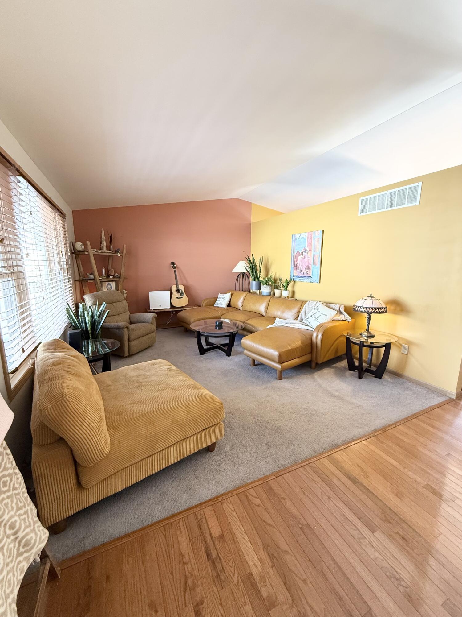 1603 W 11th Place