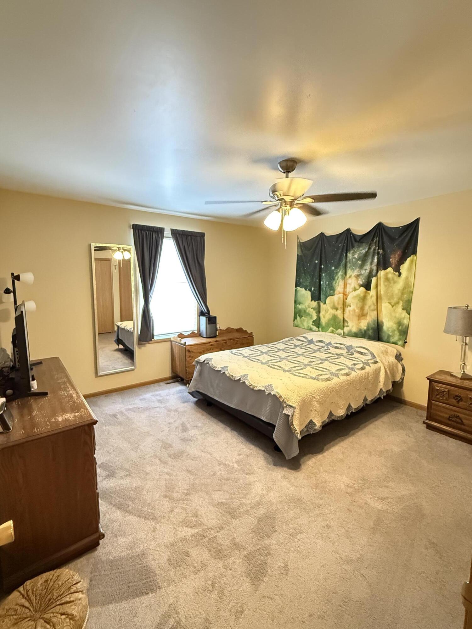 1603 W 11th Place