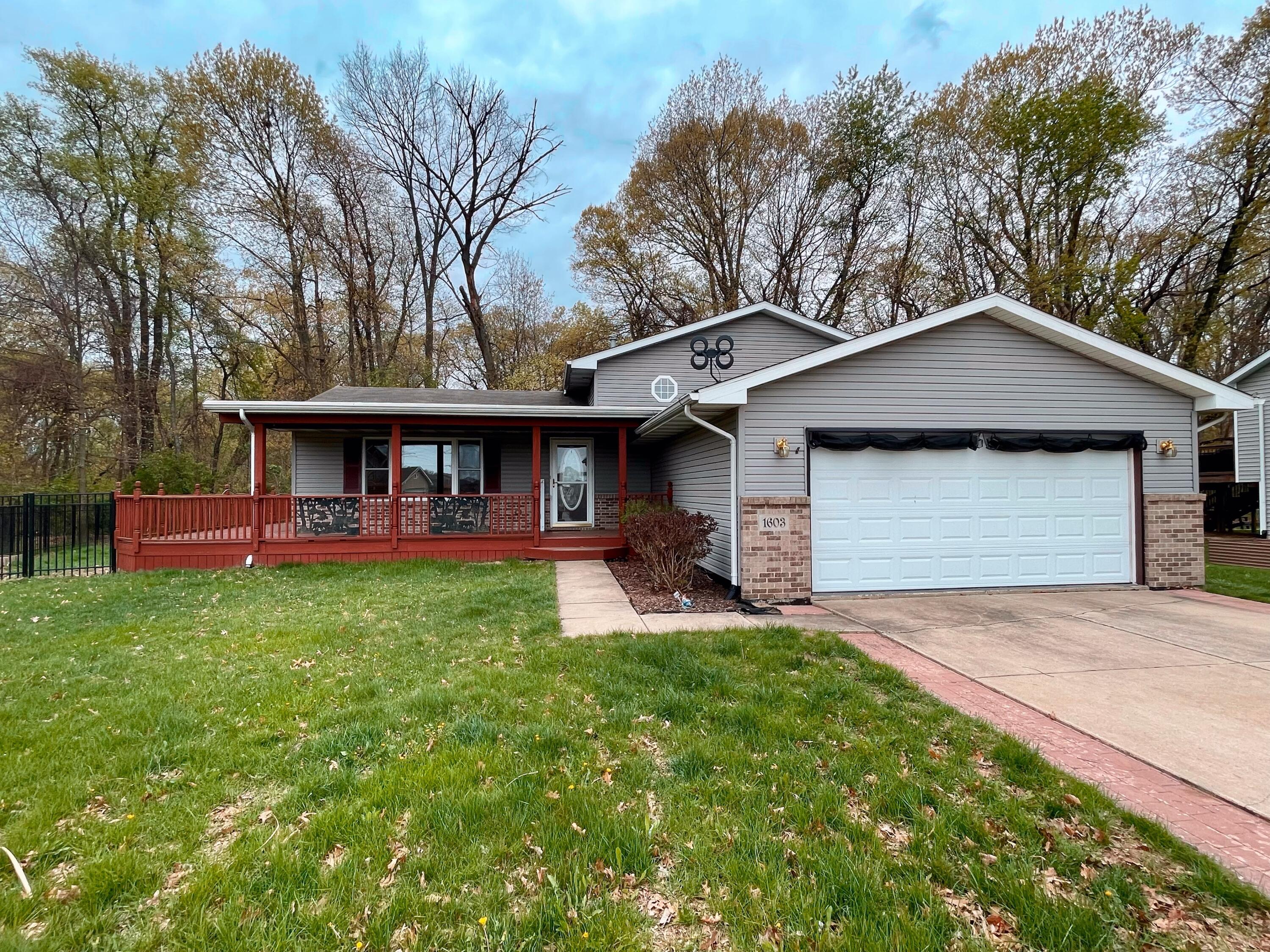 1603 W 11th Place