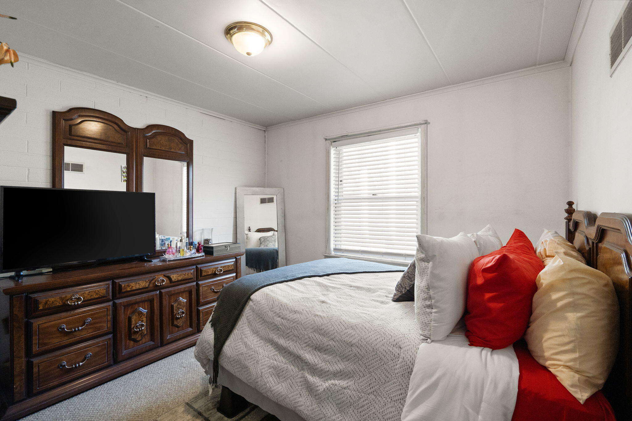 135 W 57th Avenue