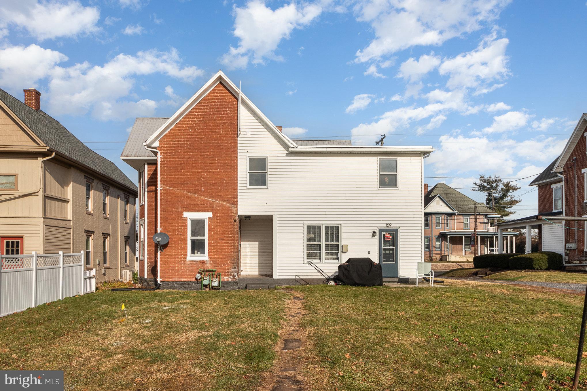 157-159 E York St