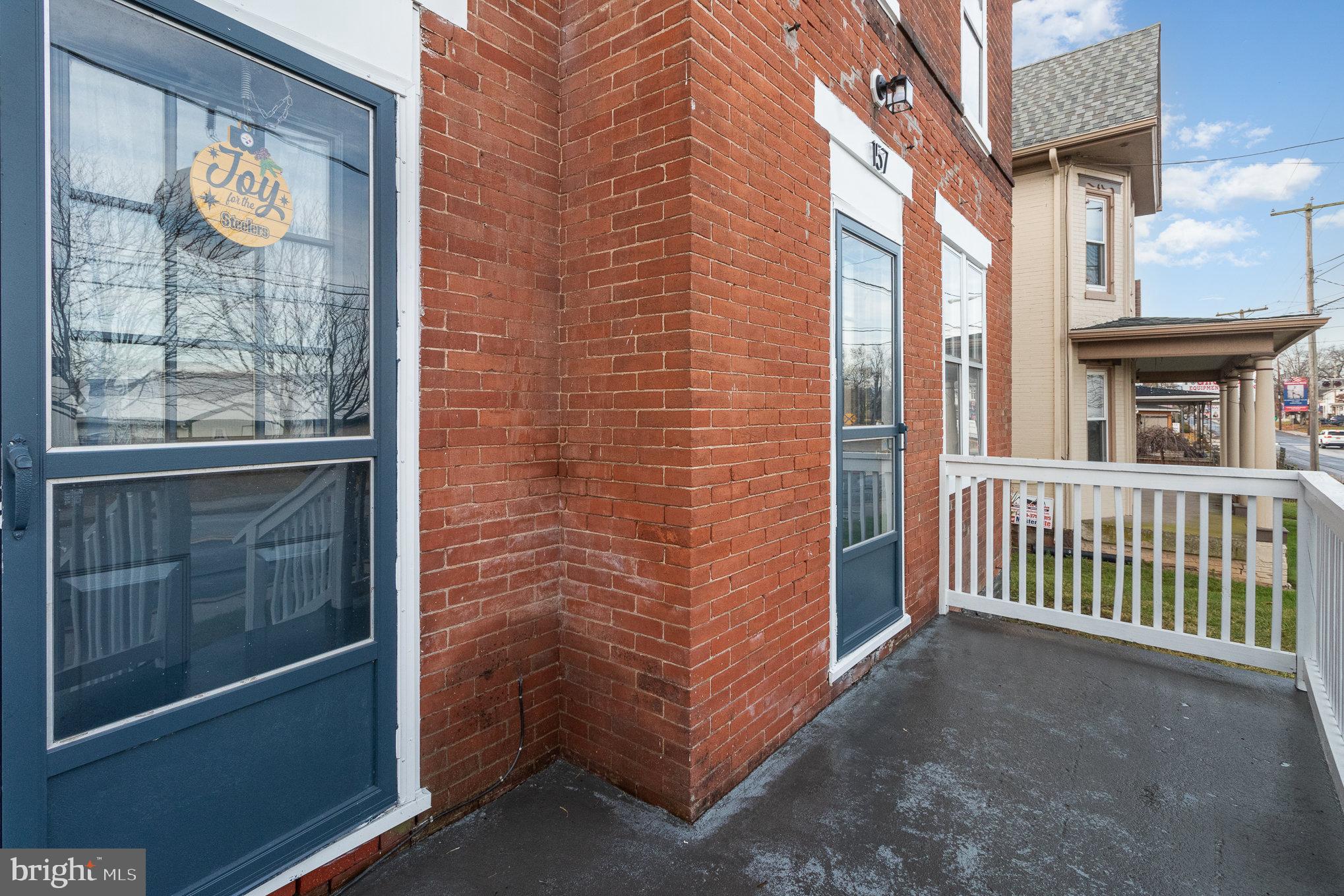 157-159 E York St