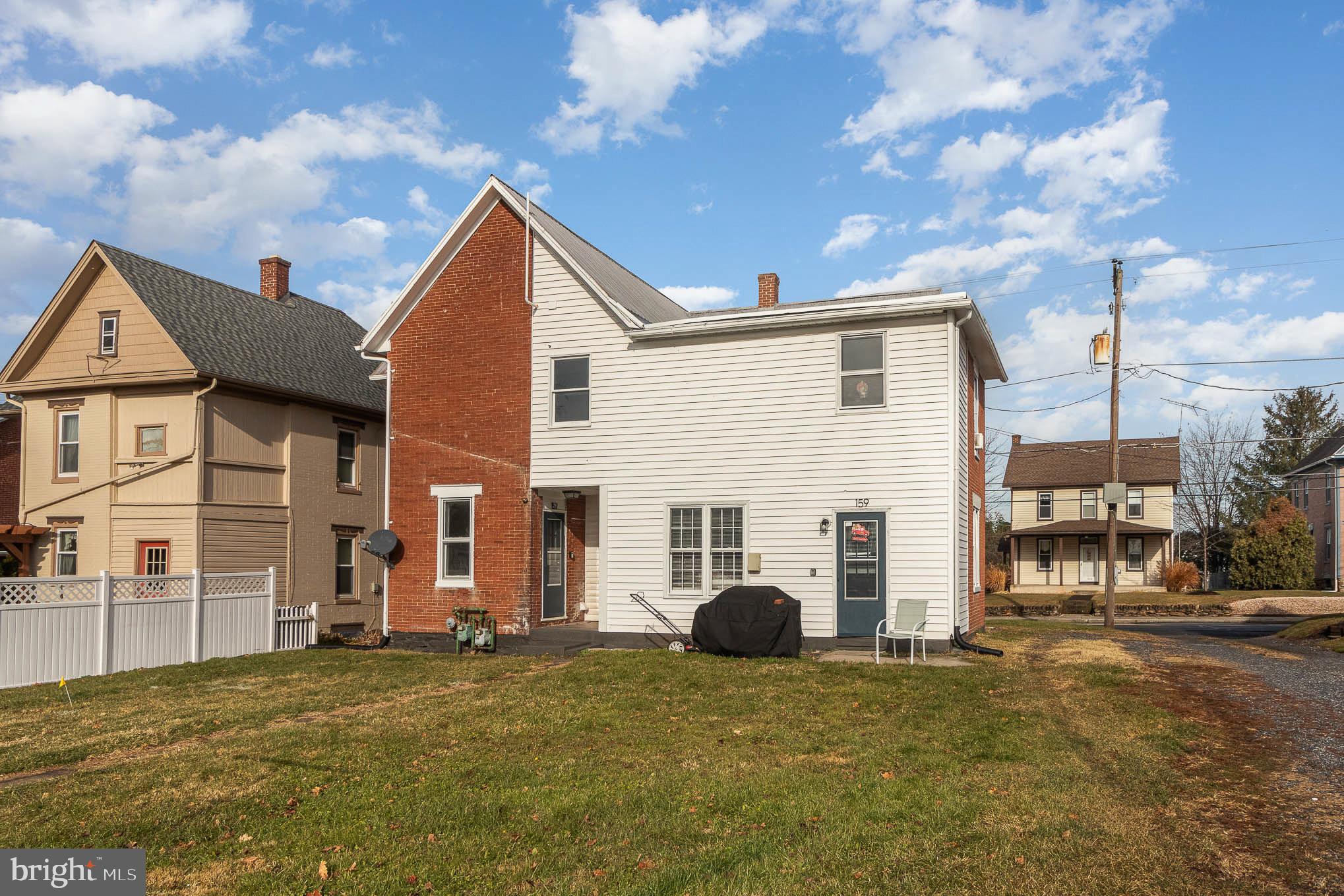 157-159 E York St