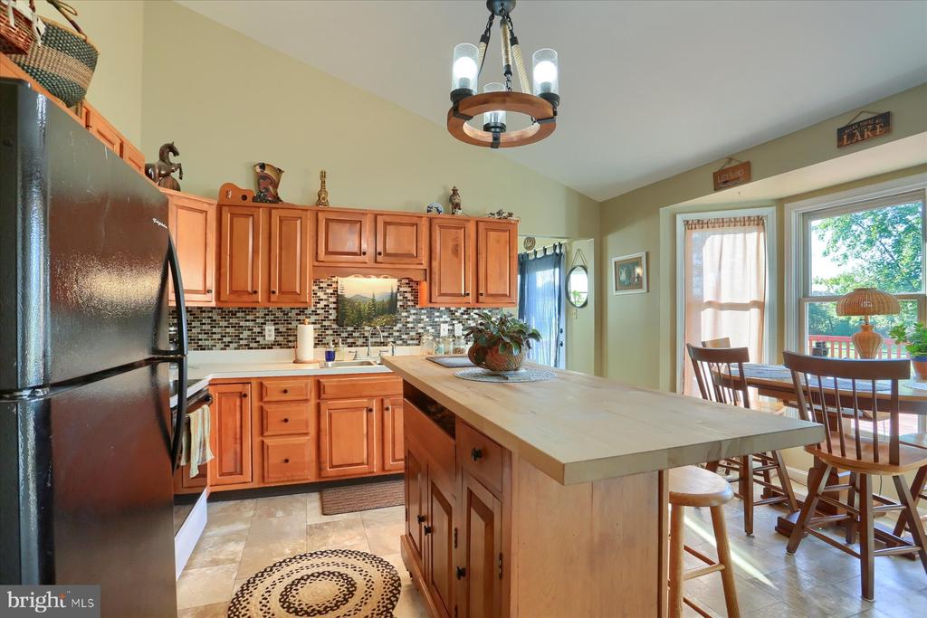 9 McCandless Dr