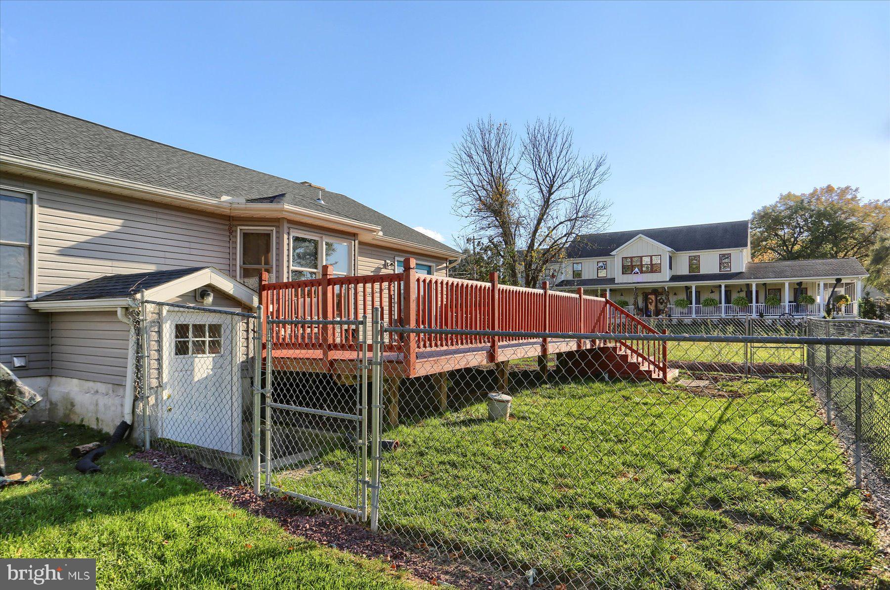 9 McCandless Dr