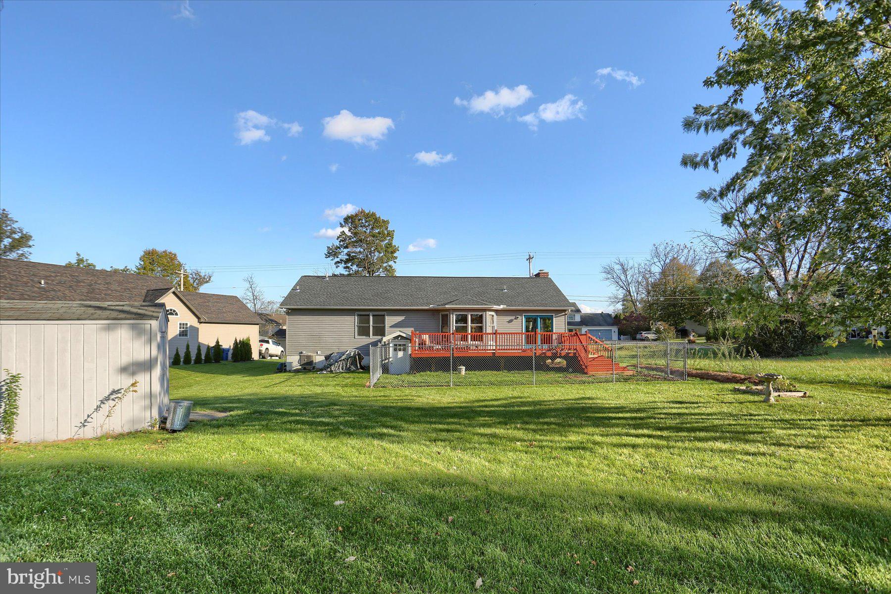 9 McCandless Dr