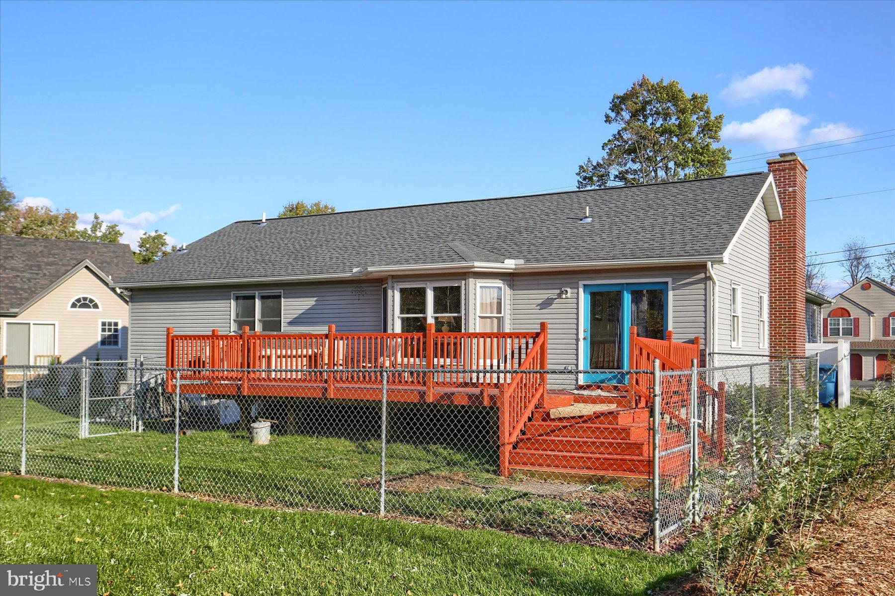 9 McCandless Dr