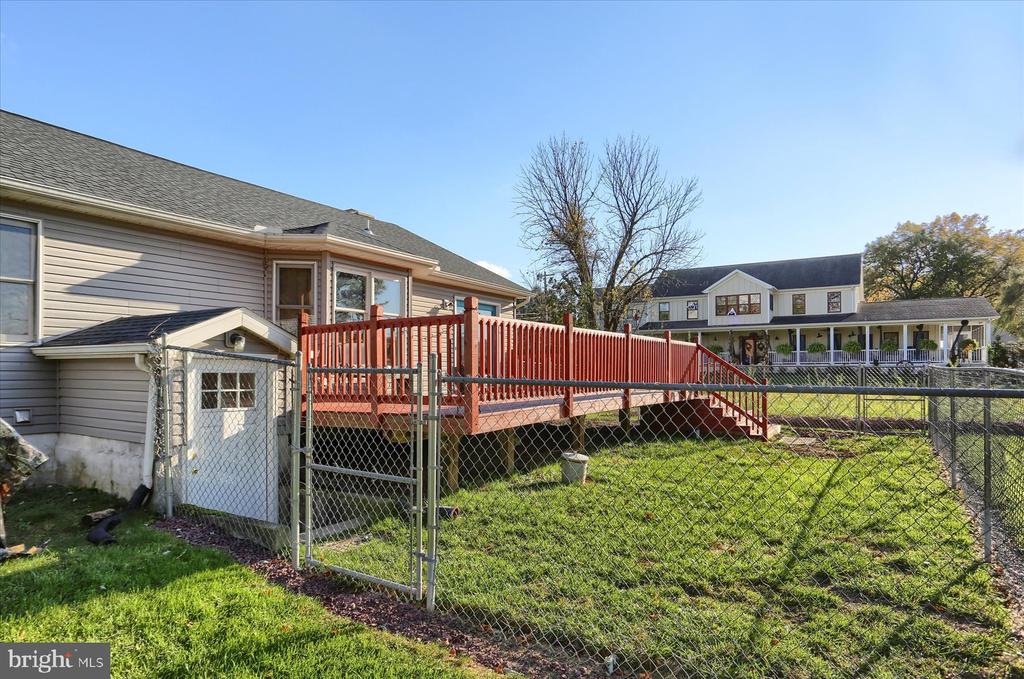 9 McCandless Dr