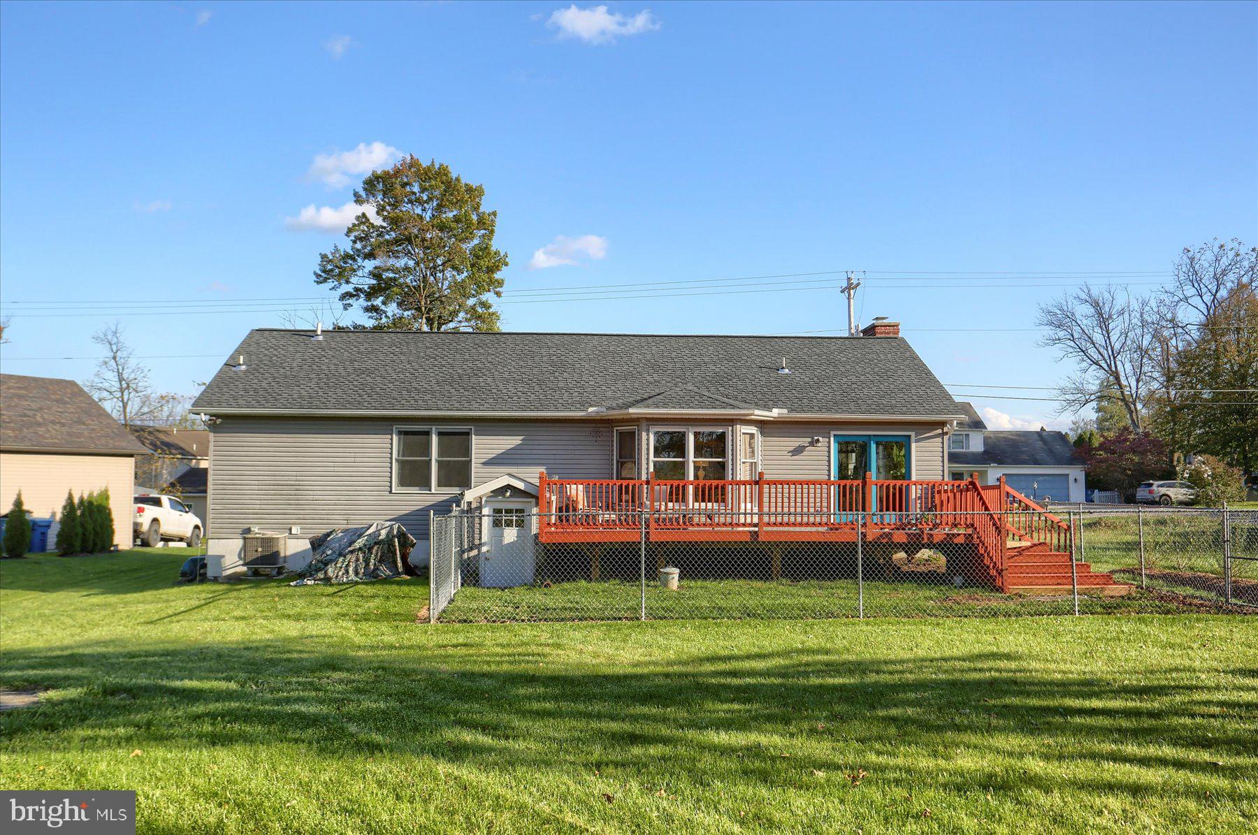 9 McCandless Dr