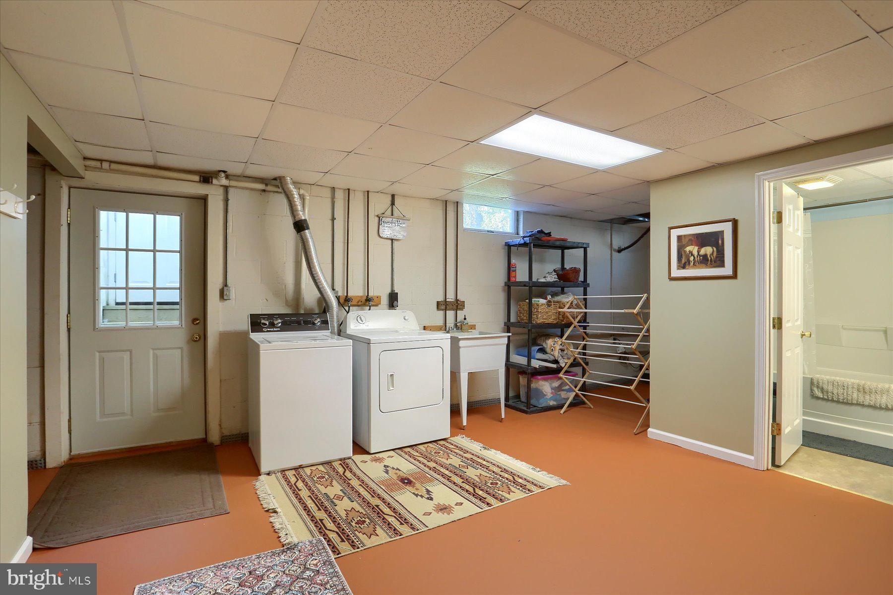 9 McCandless Dr