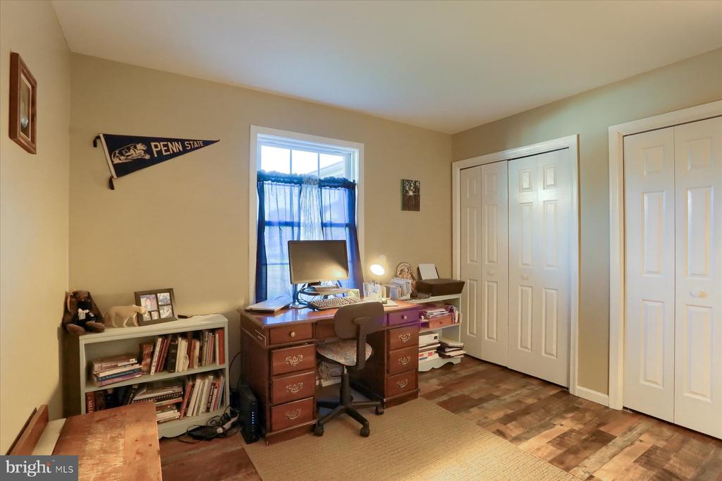 9 McCandless Dr