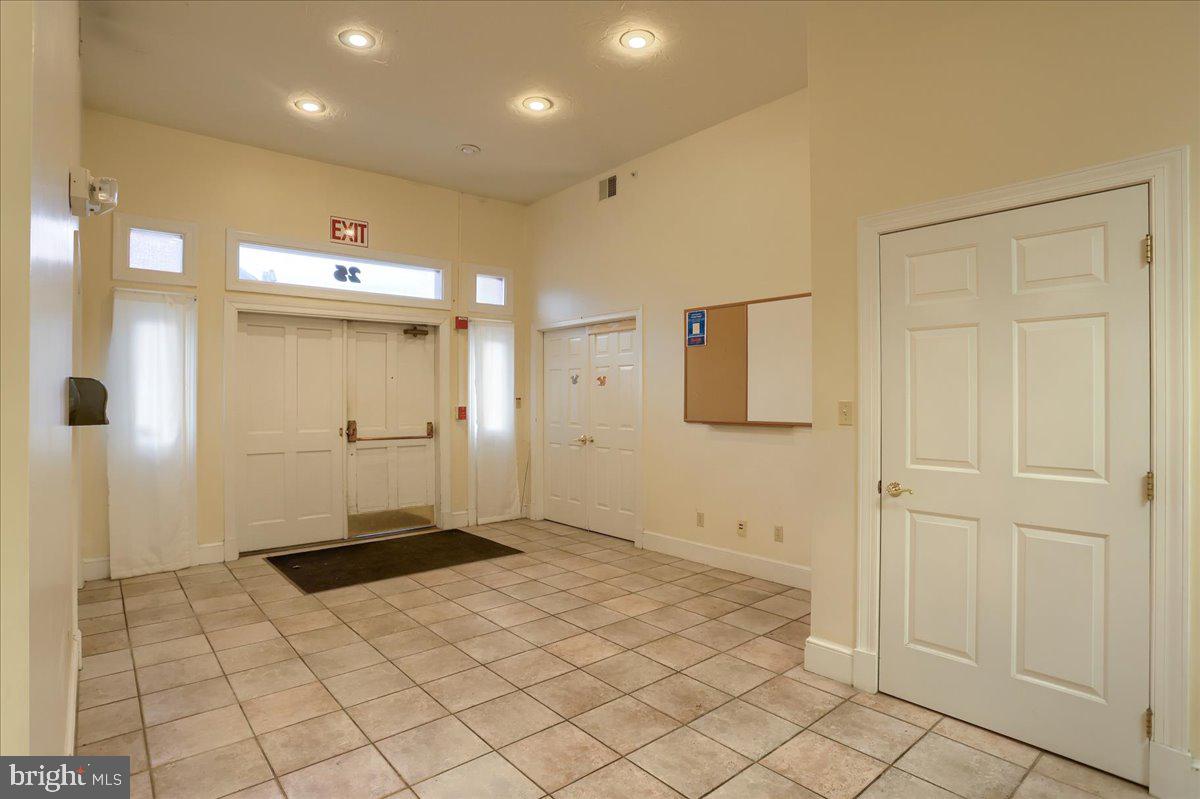 25 S WASHINGTON STREET