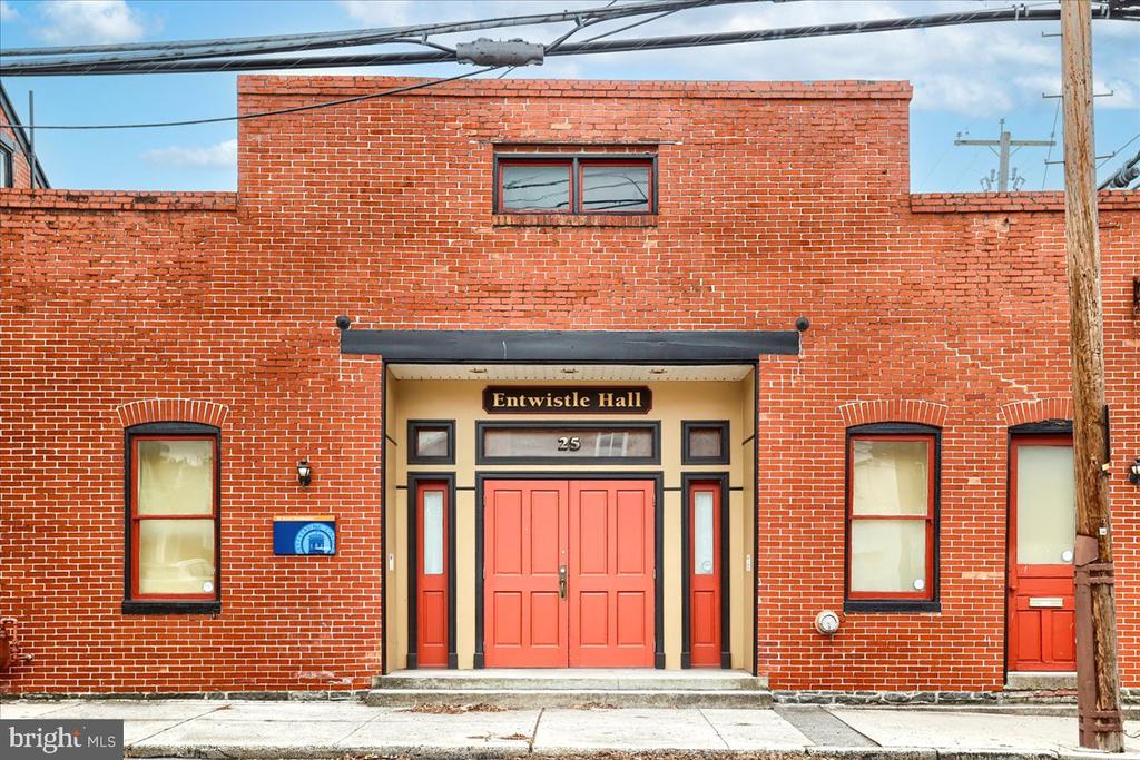 25 S WASHINGTON STREET