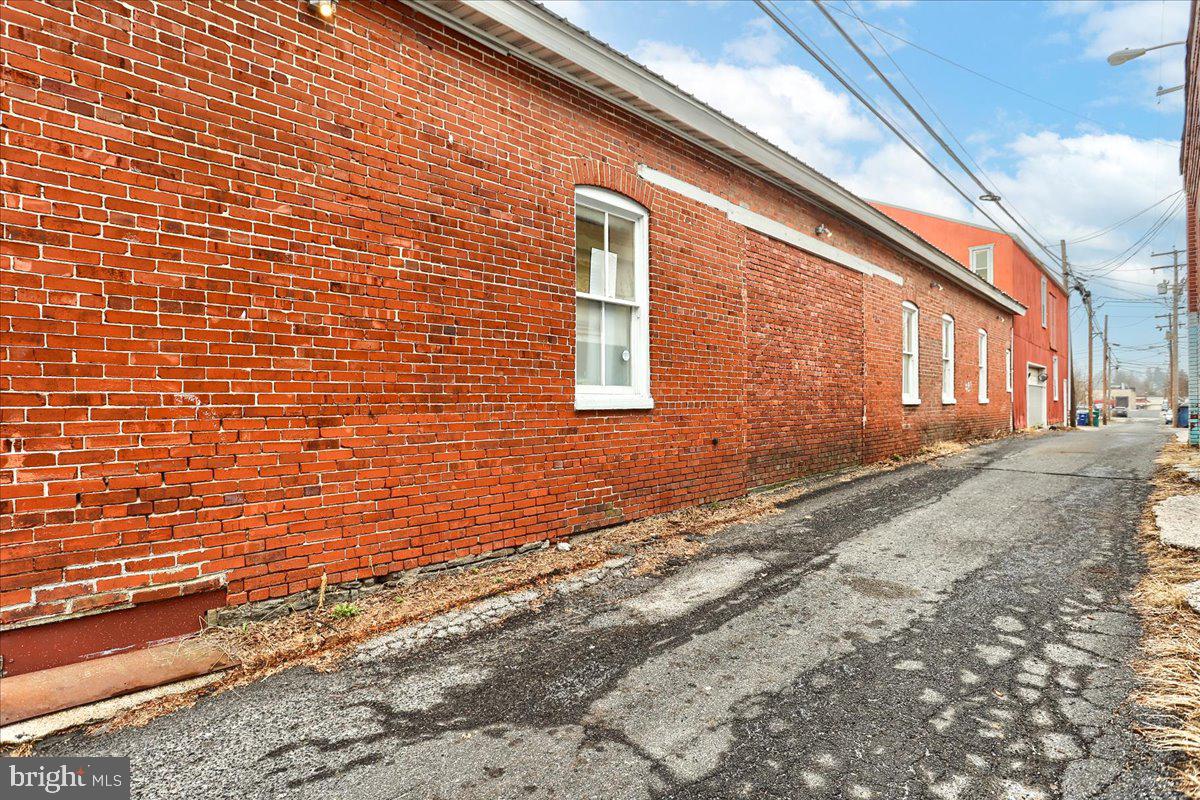 25 S WASHINGTON STREET