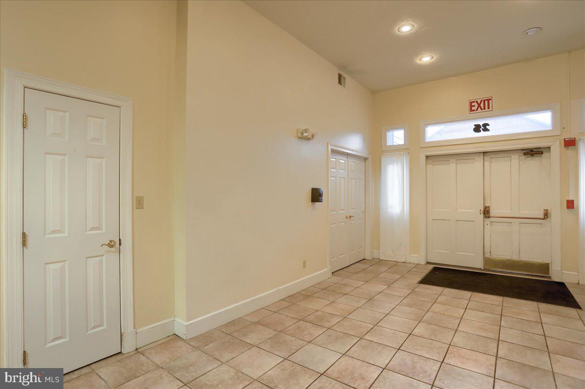 25 S WASHINGTON STREET