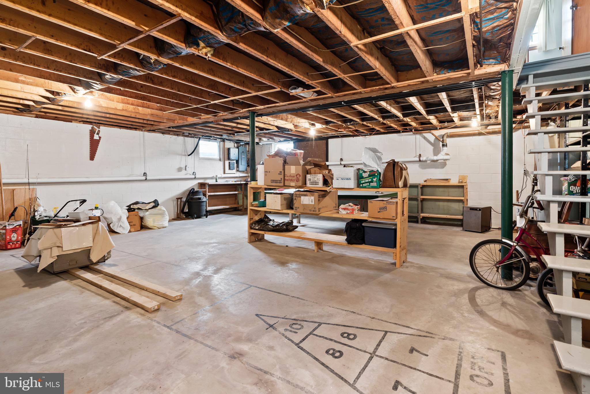 902 Spring Cir