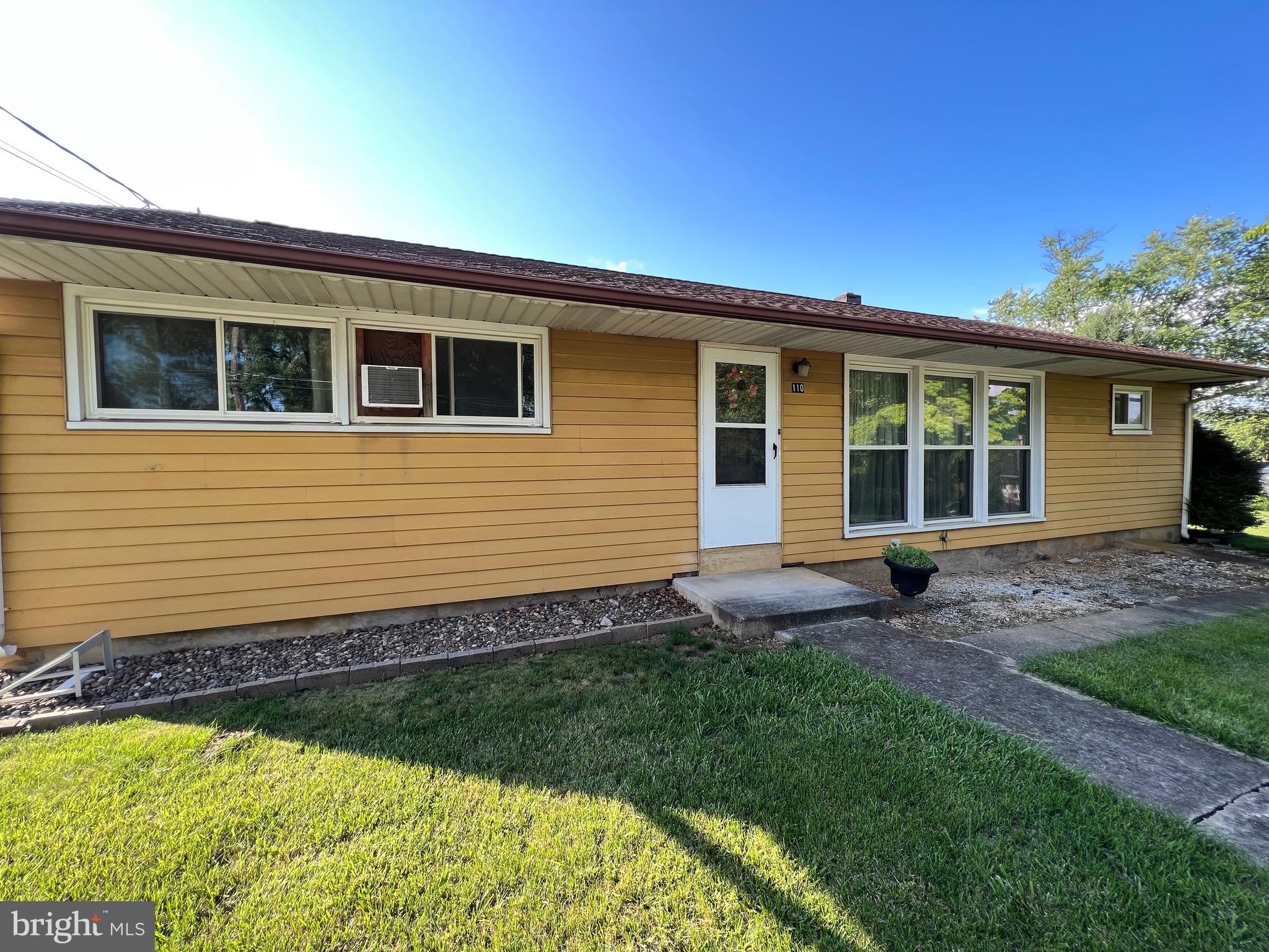 110 Maple Dr