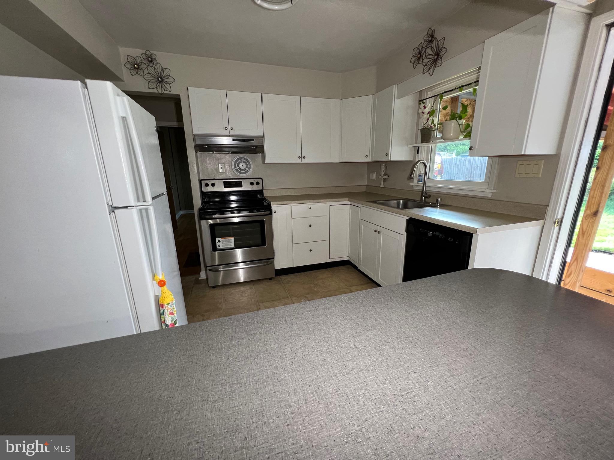110 Maple Dr