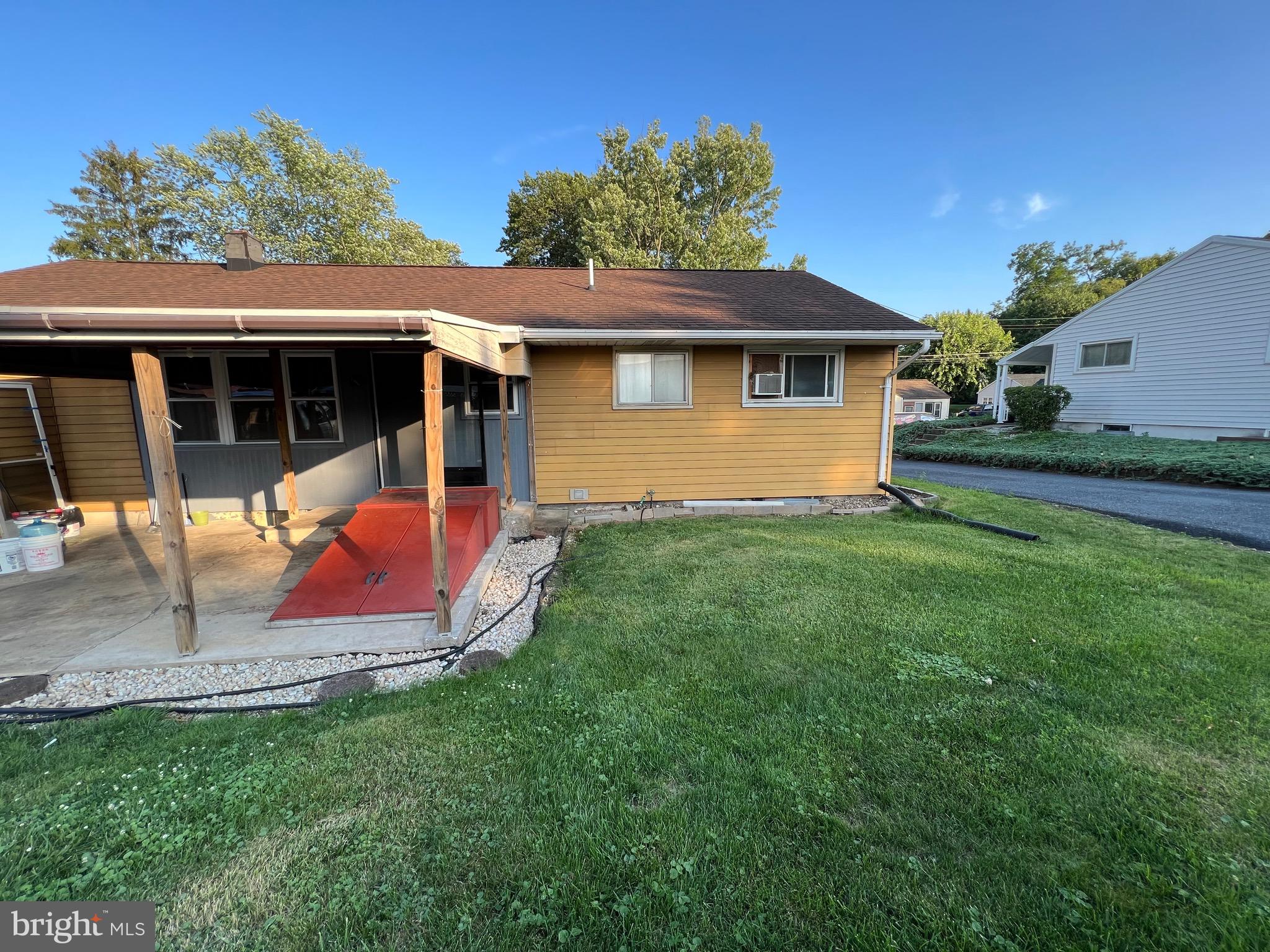 110 Maple Dr