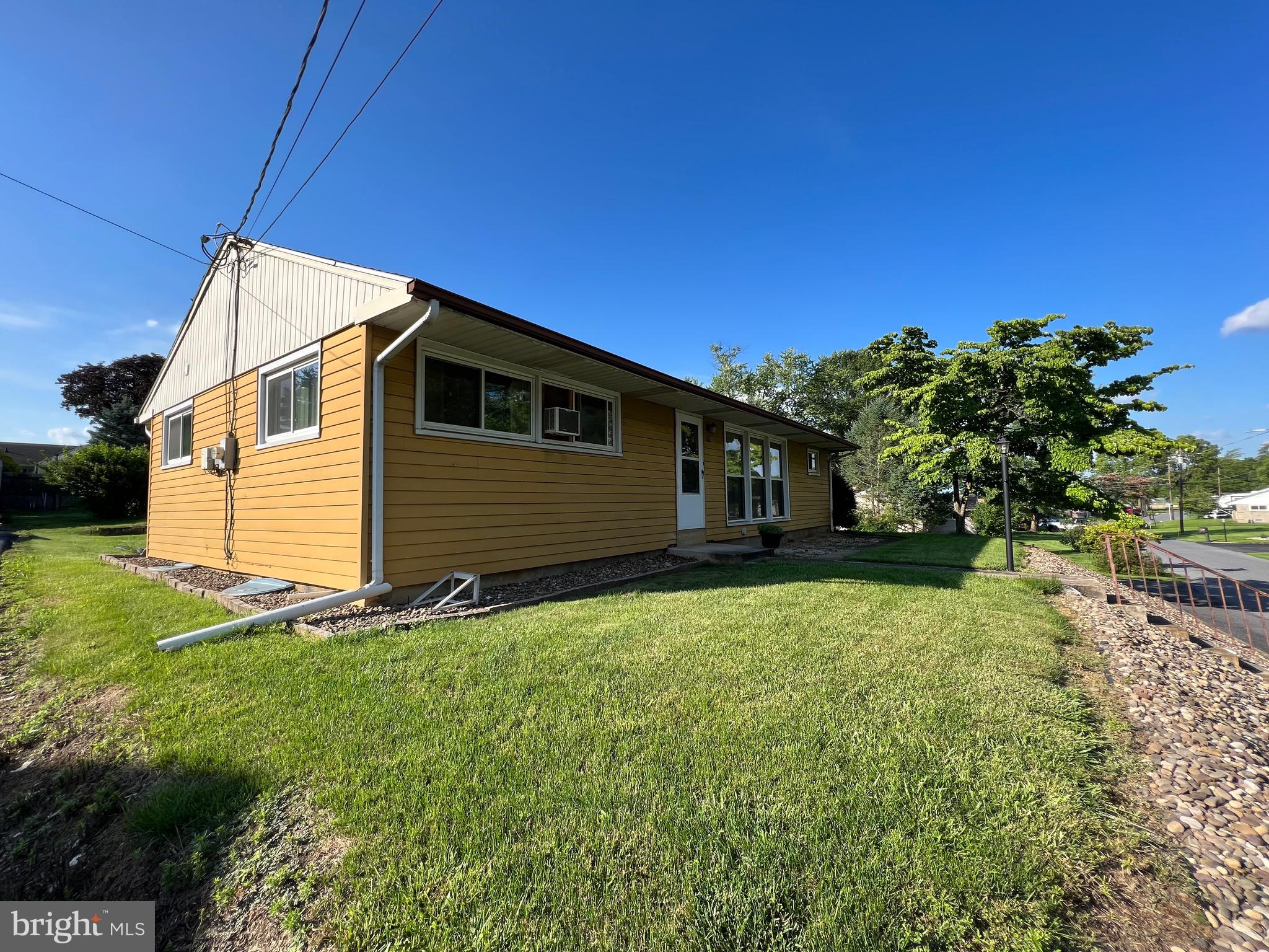 110 Maple Dr