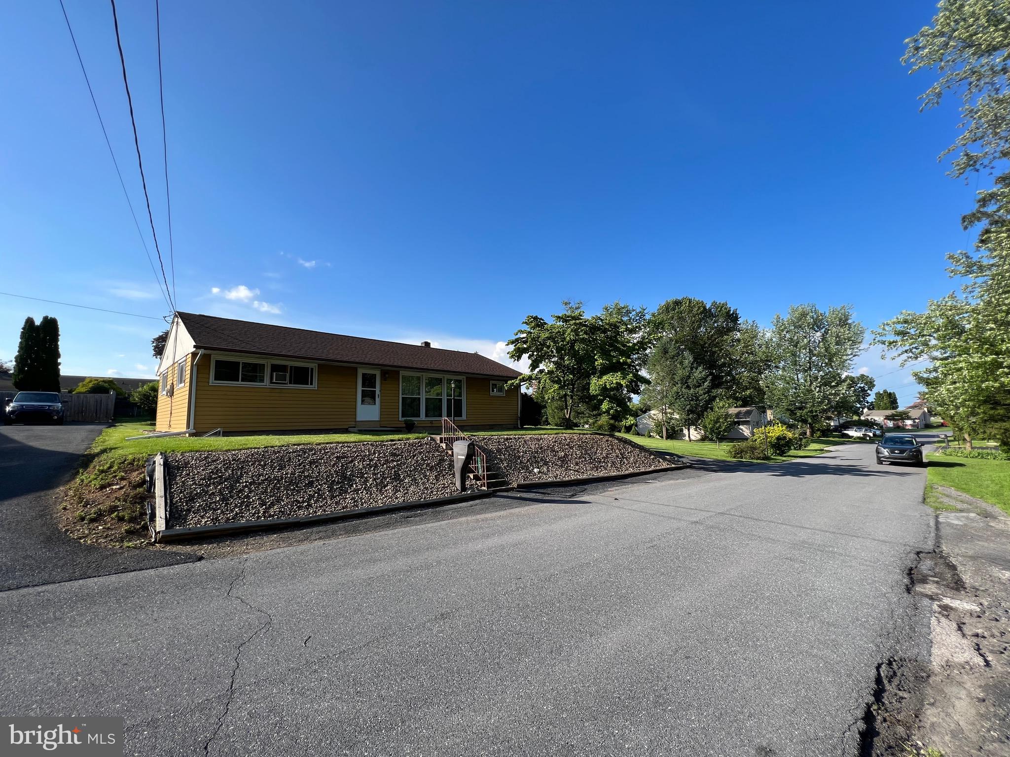 110 Maple Dr