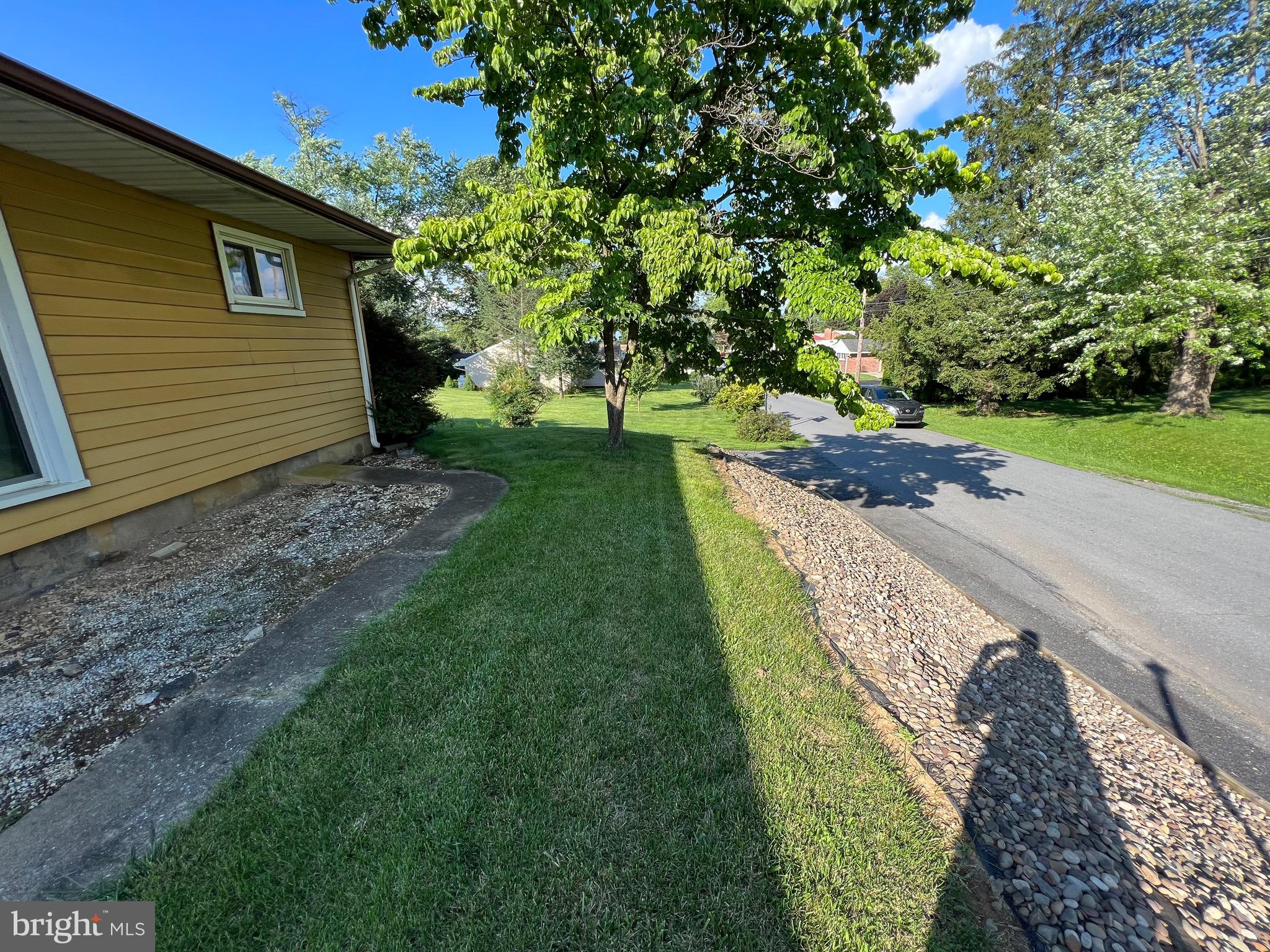 110 Maple Dr