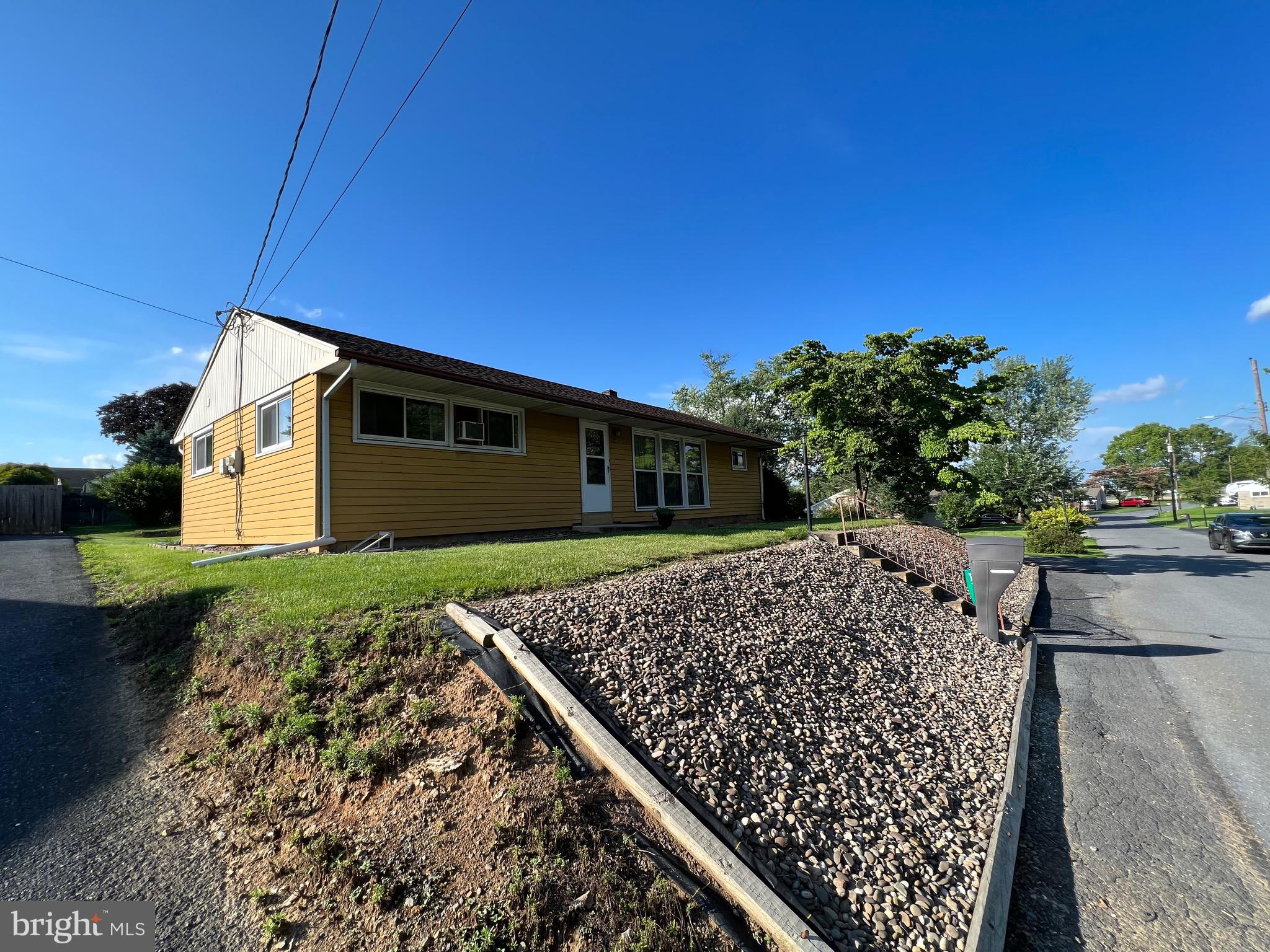 110 Maple Dr