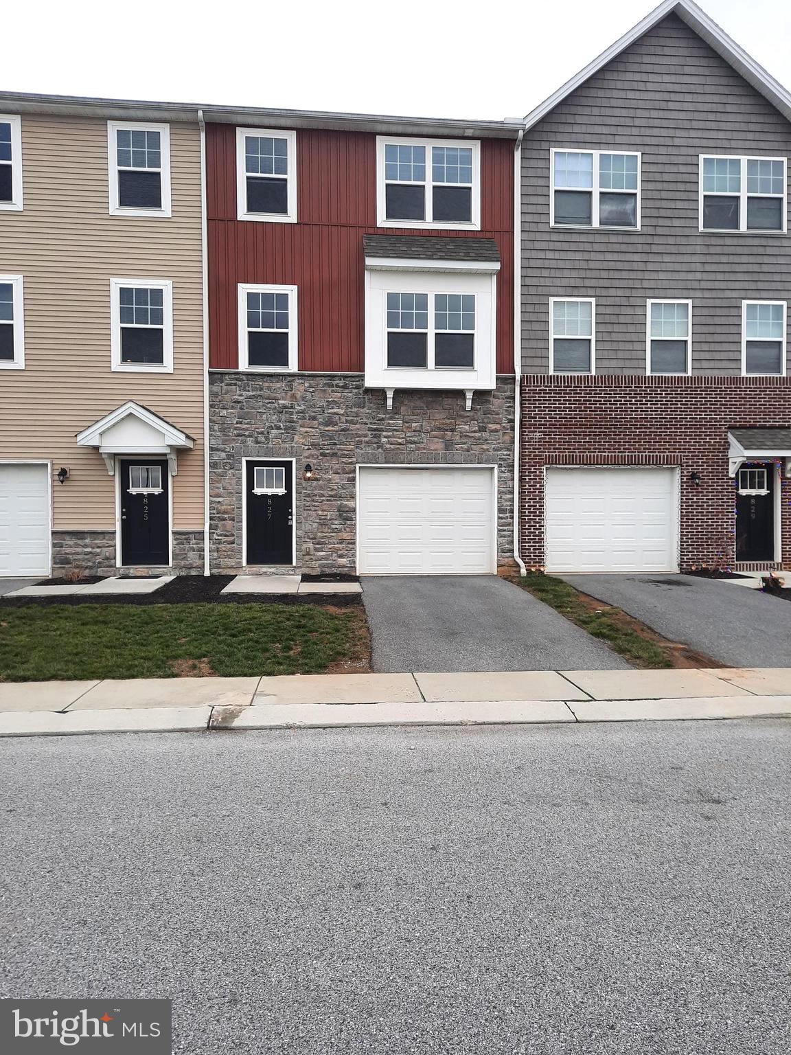 827 Schooner Ln