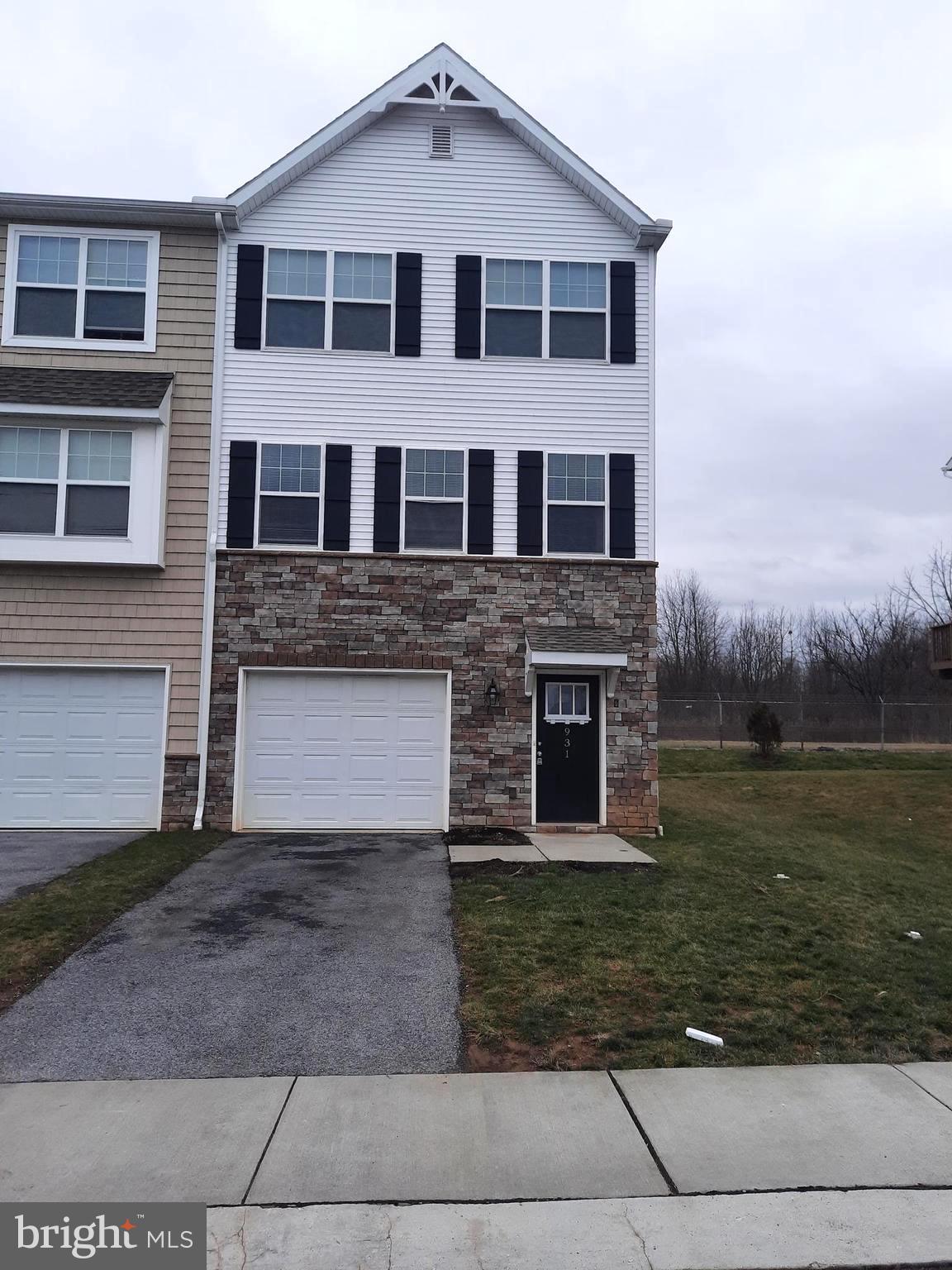 931 Admiral's Quay Drive