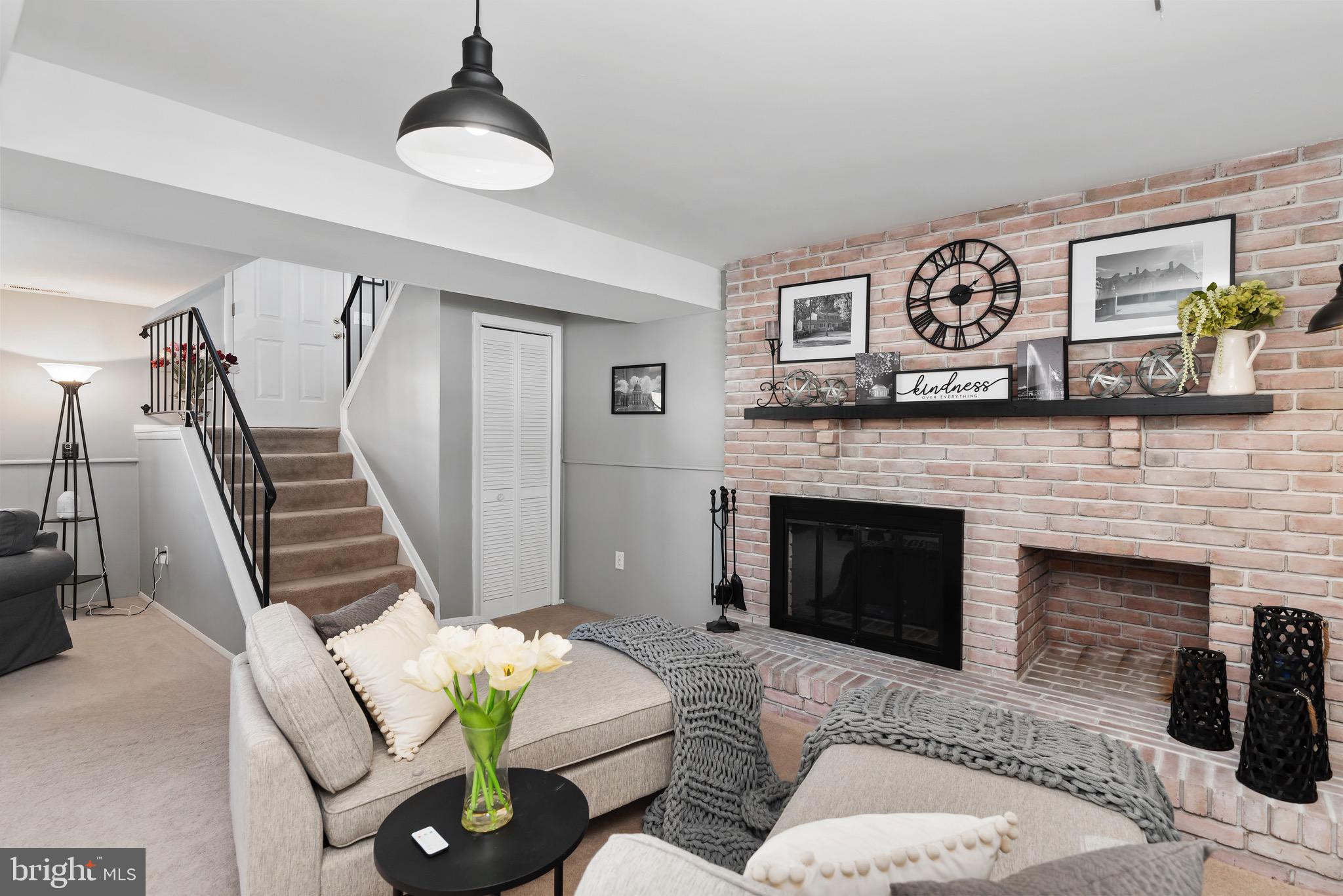 3 Briarwood Ct