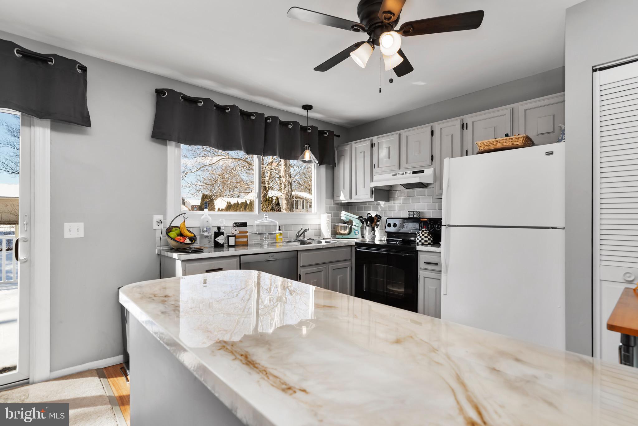 3 Briarwood Ct