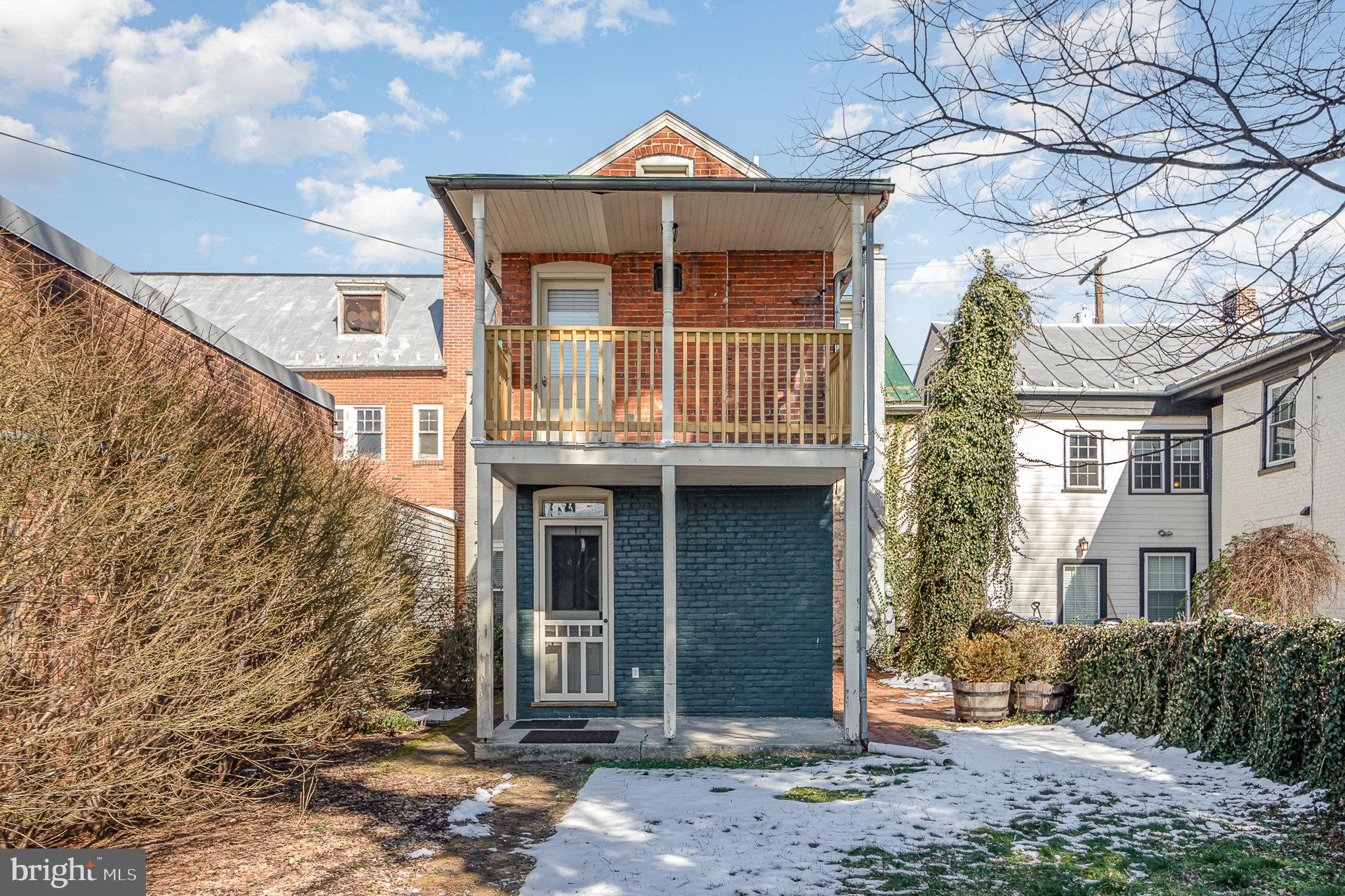 56 W Pomfret St