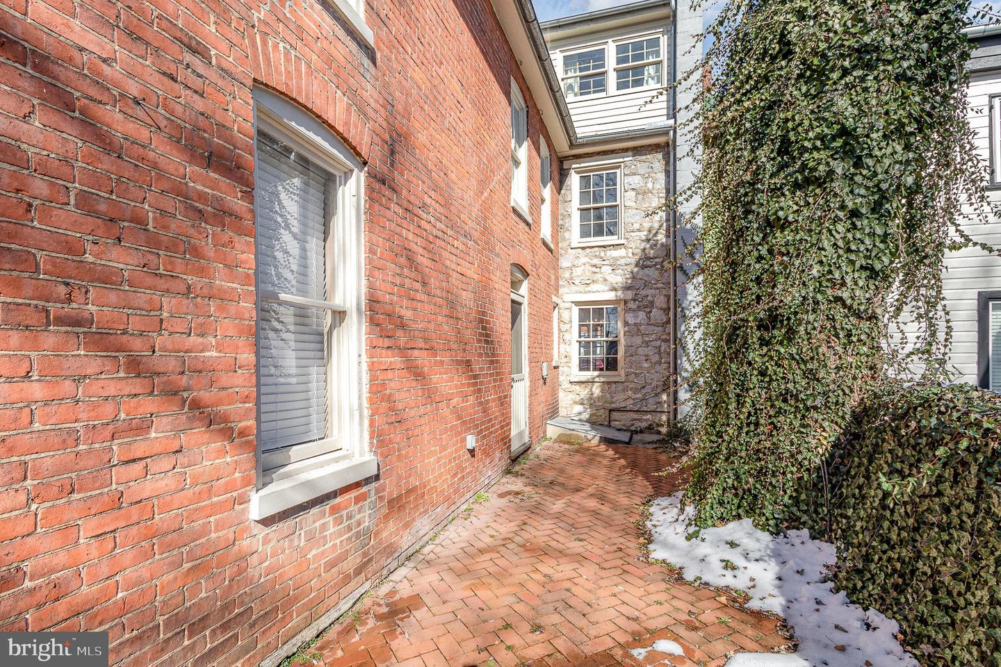 56 W Pomfret St