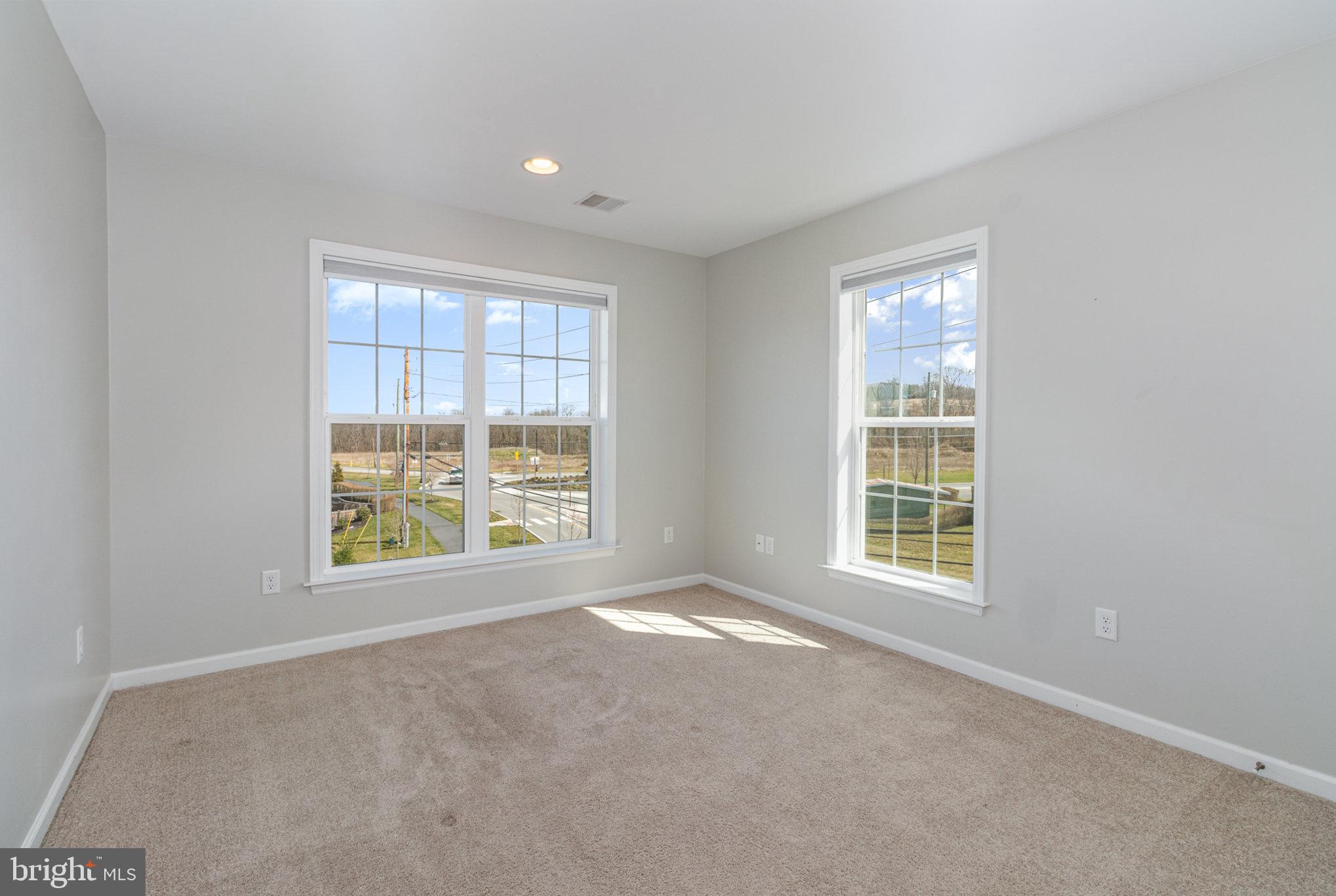 1435 Ruth Way