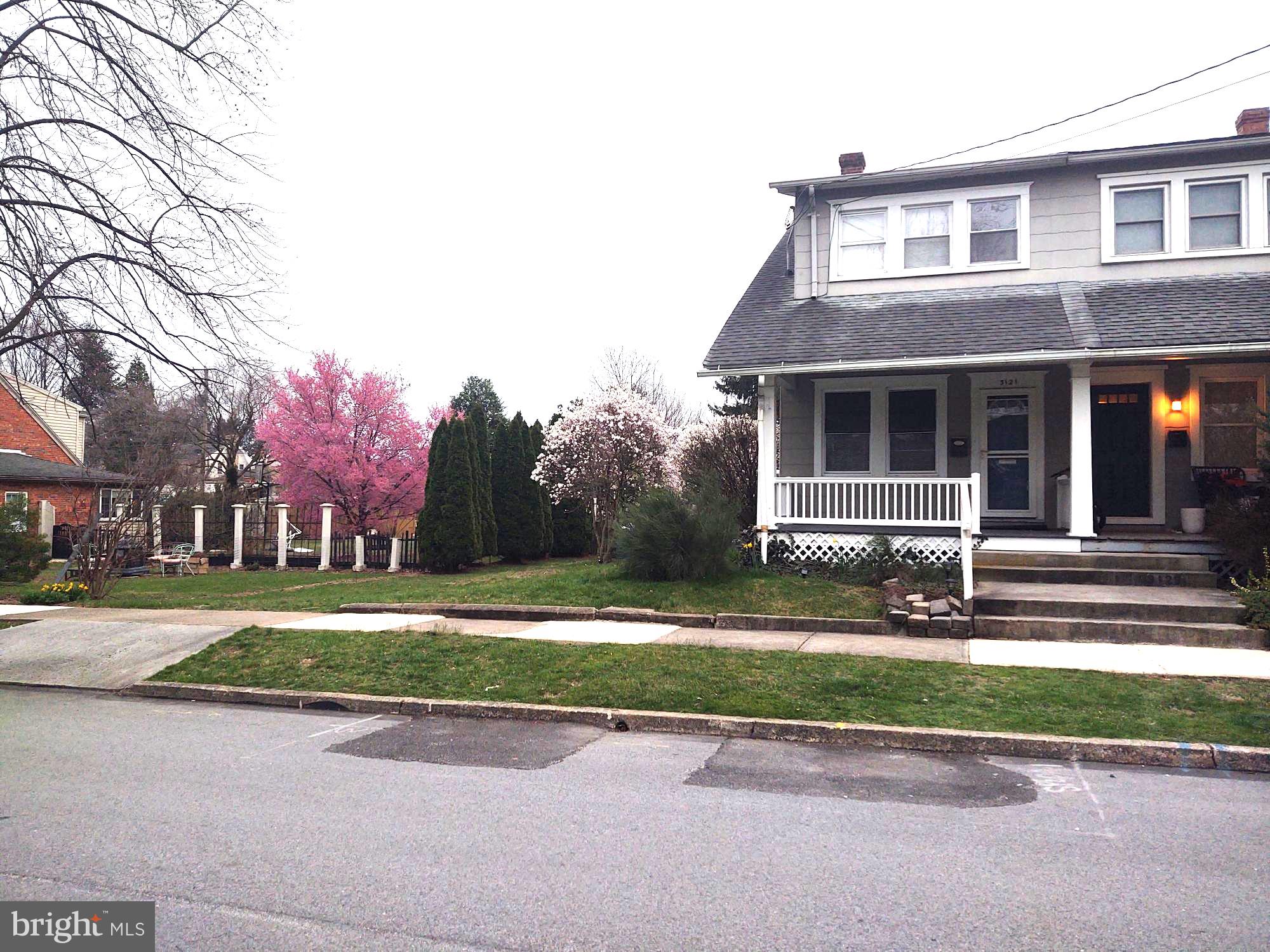 3121 Dickinson Ave