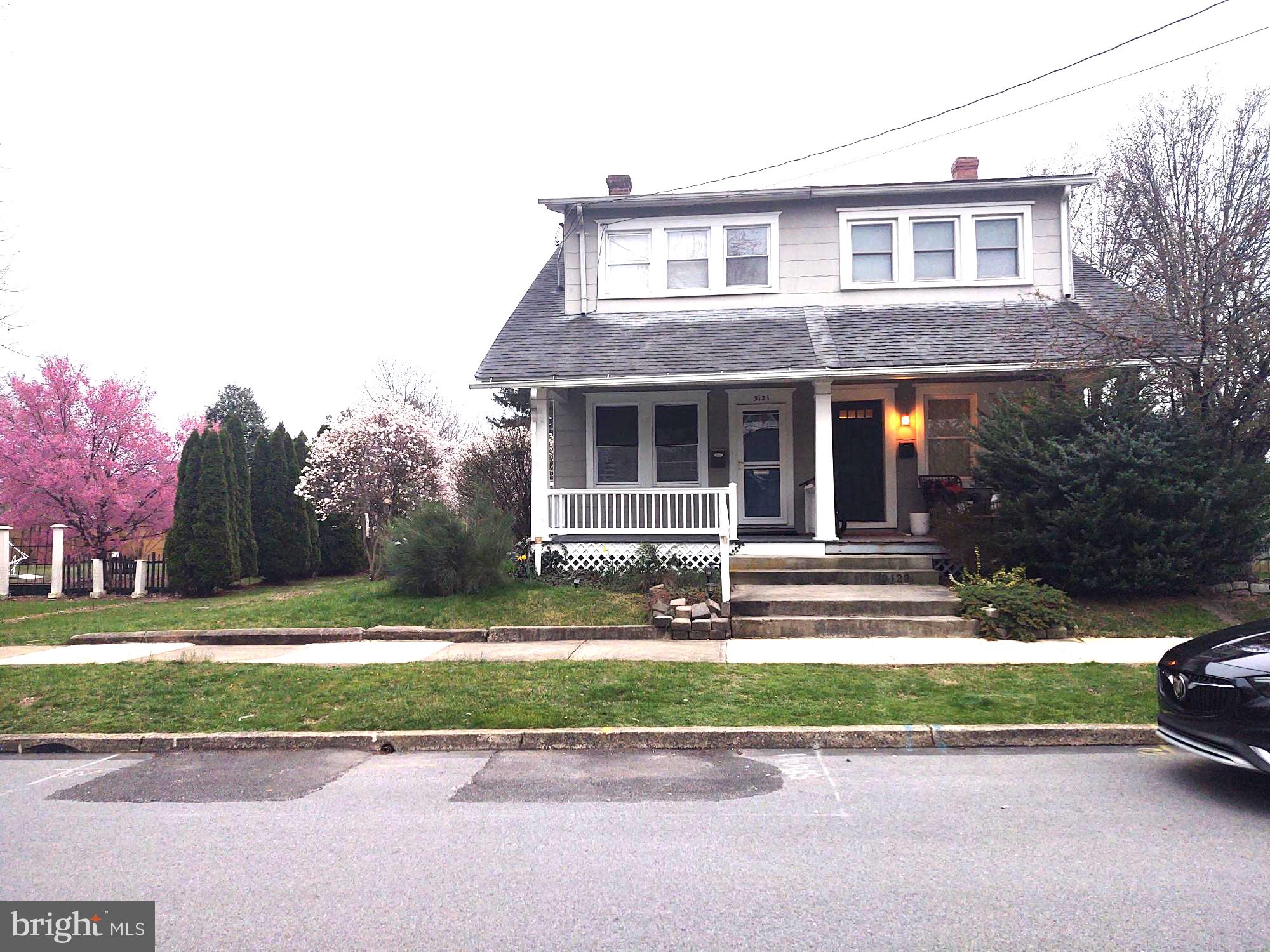 3121 Dickinson Ave
