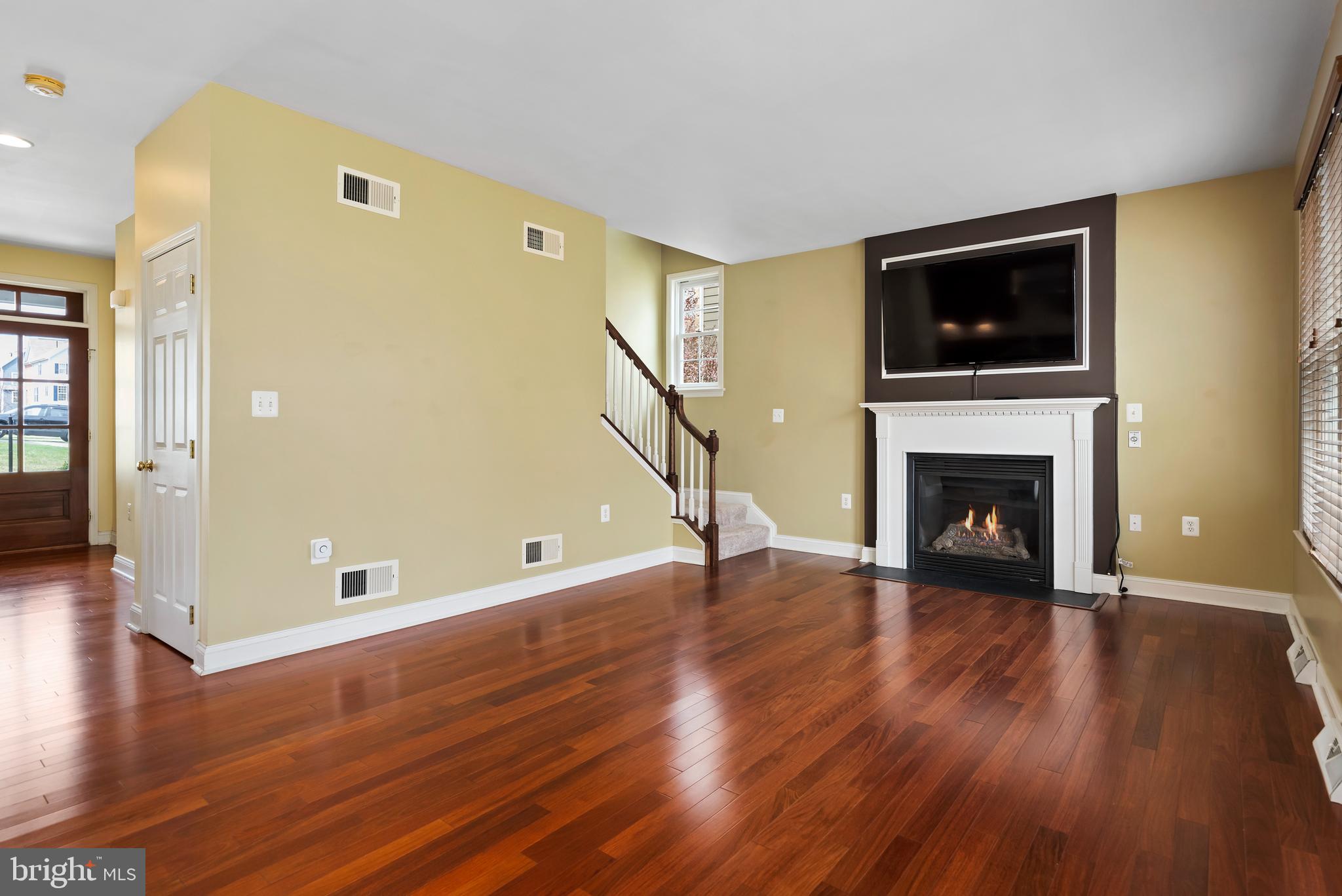 28 Summer Ln
