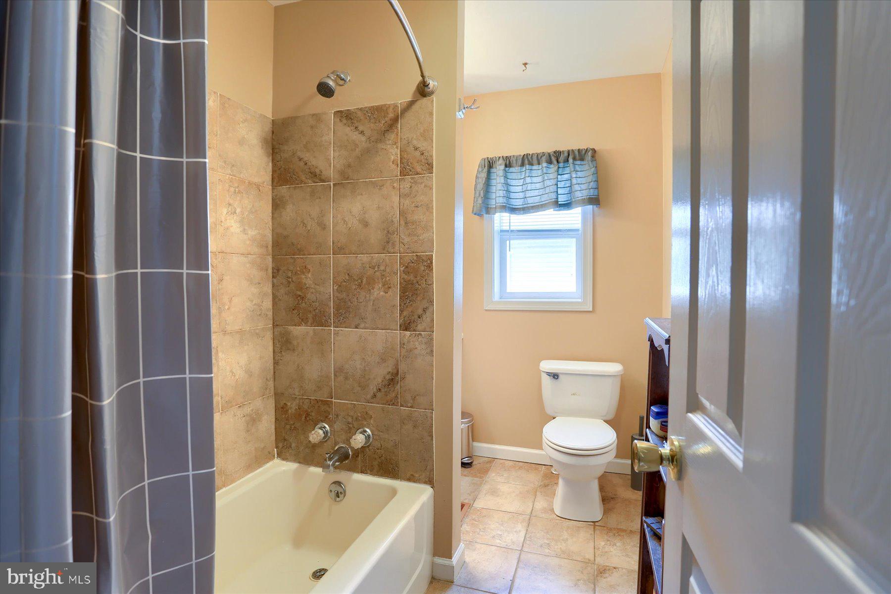 38 E Columbia Rd