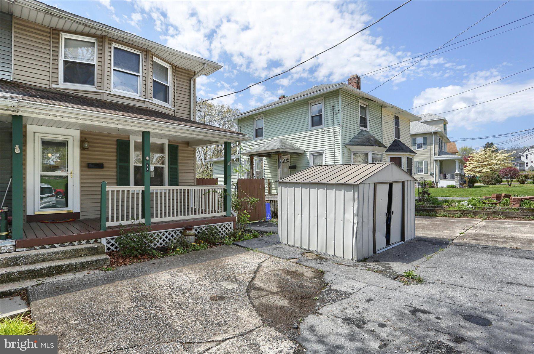 38 E Columbia Rd