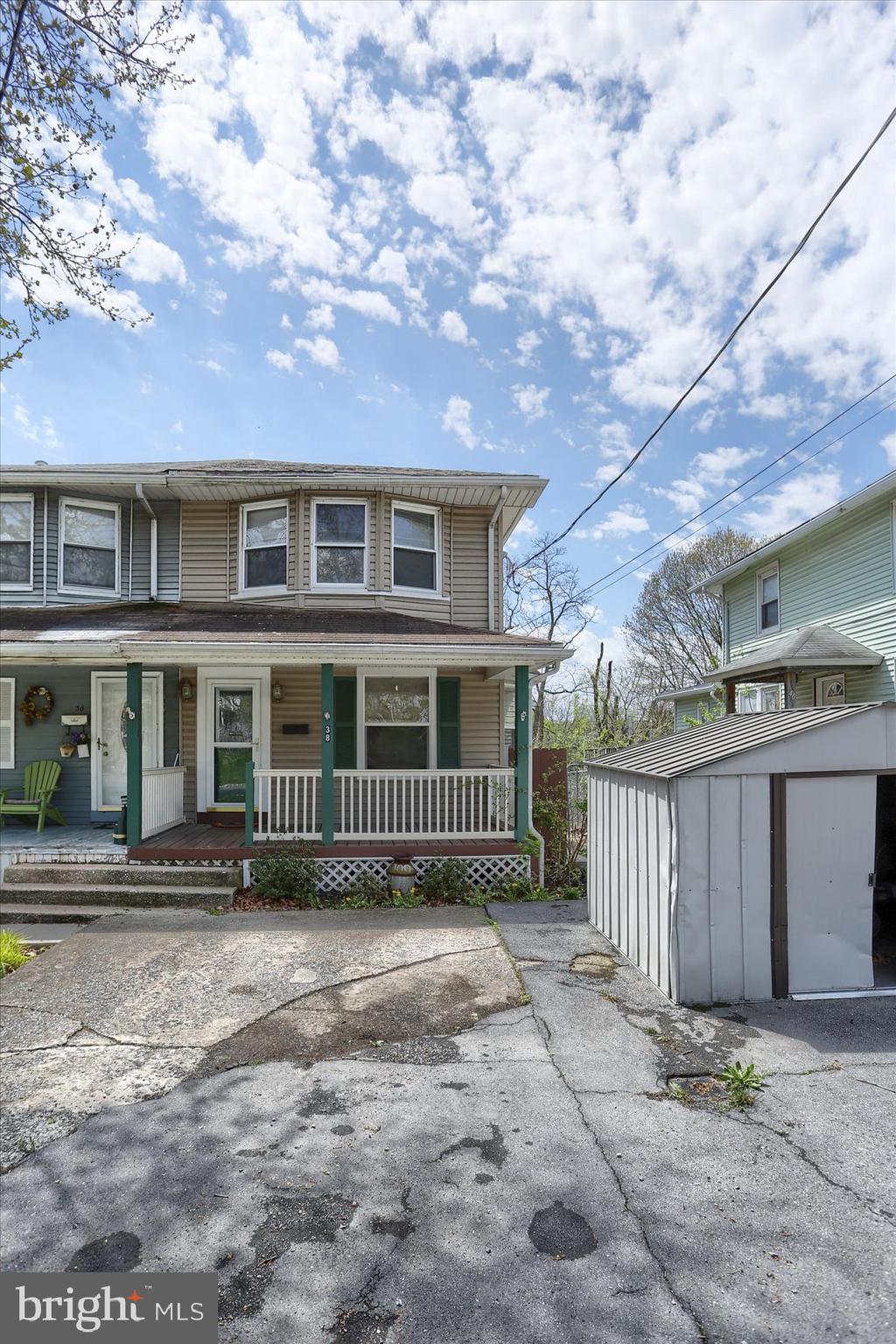38 E Columbia Rd
