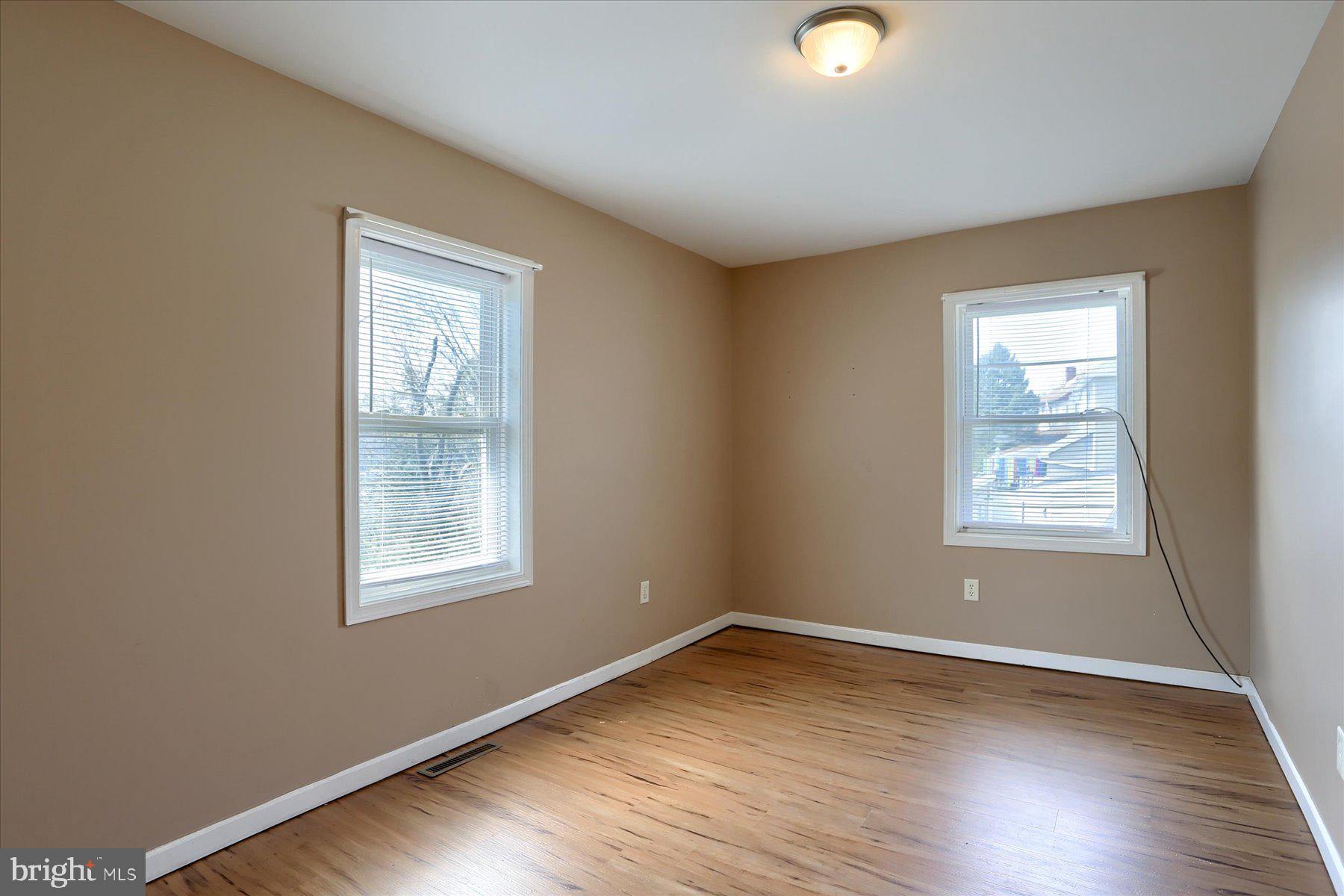 38 E Columbia Rd