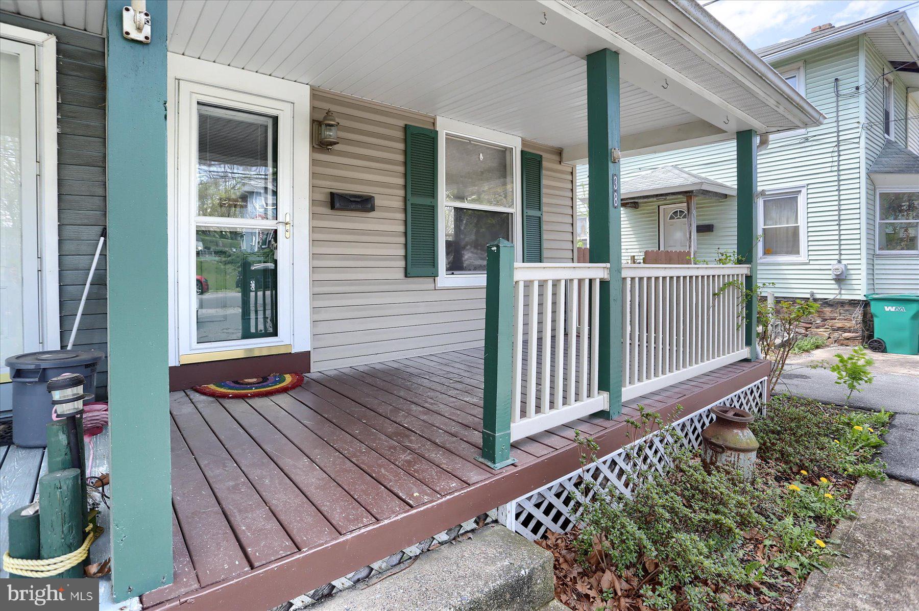 38 E Columbia Rd