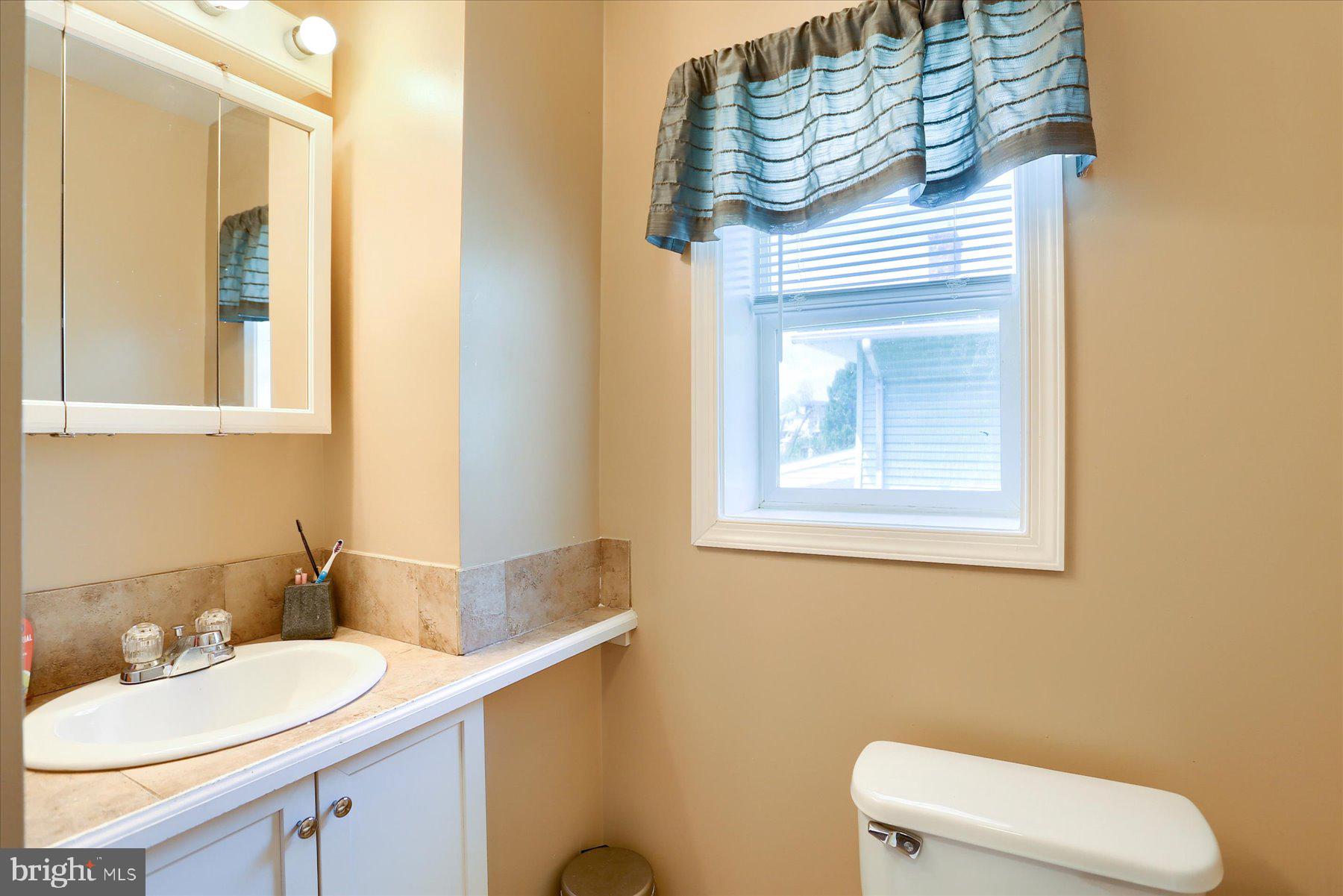 38 E Columbia Rd