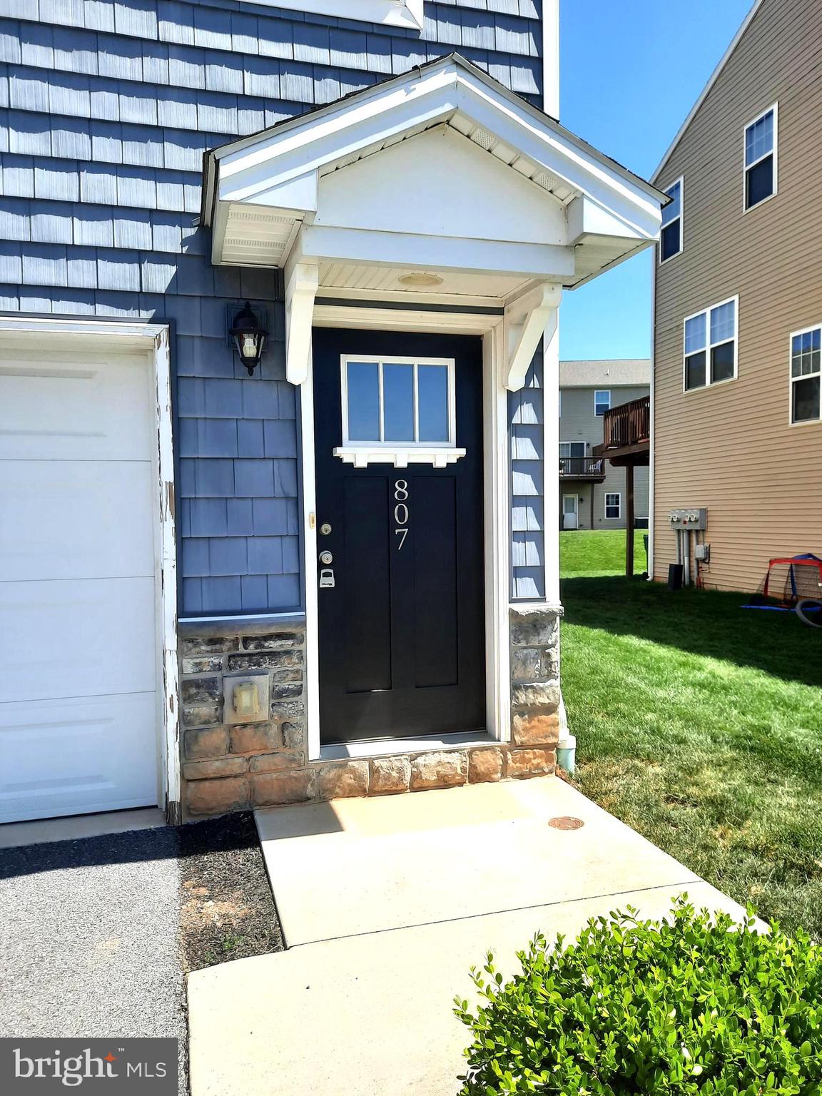 807 Schooner Ln
