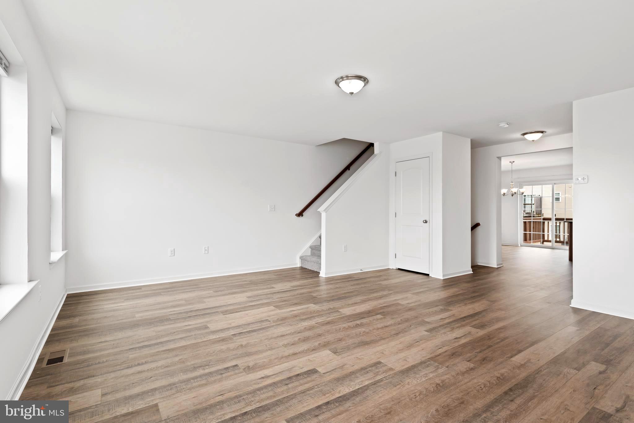 823 Schooner Ln